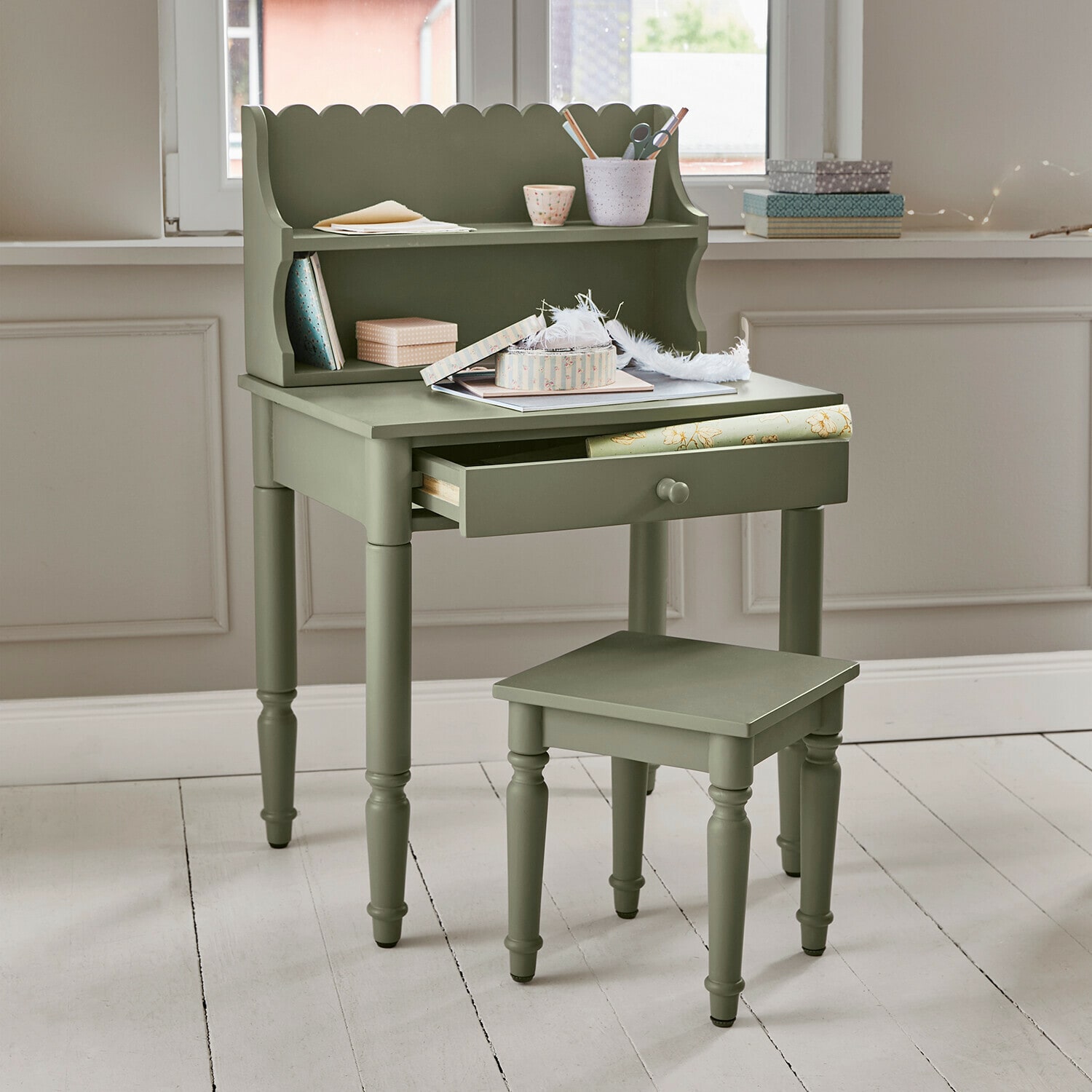 Escritorio Kystlund Escritorio verde de madera con cajón y taburete, diseño clásico para habitación infantil