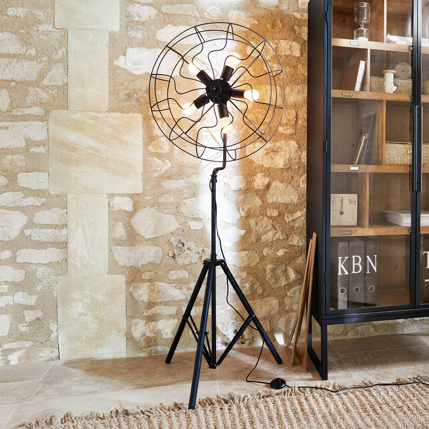 Lámpara de pie Thunderfield Lámpara de pie negra de metal con trípode y bombillas estilo industrial para salón moderno