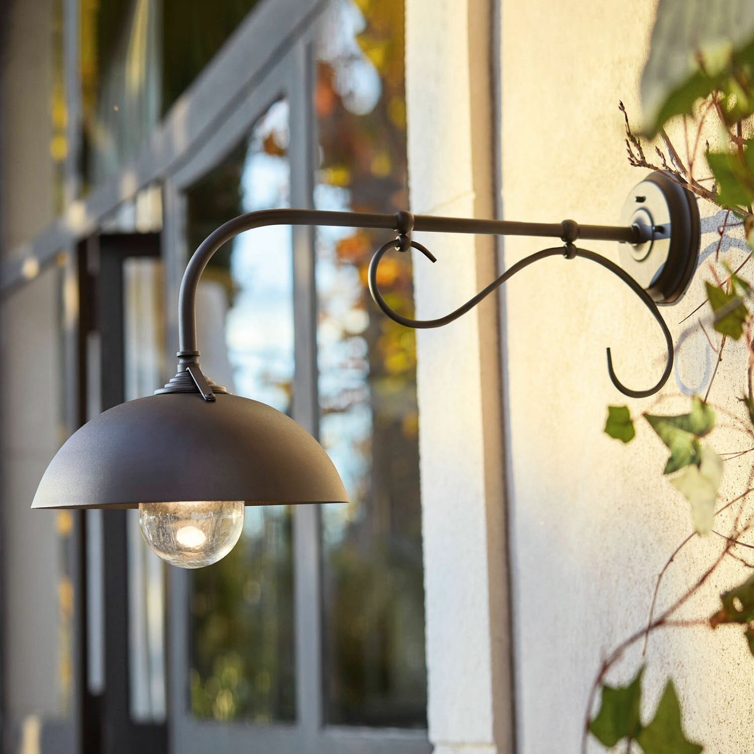 Aplique de exterior Lupia Aplique de pared exterior de metal color antracita con pantalla y bombilla de vidrio para iluminación de jardín