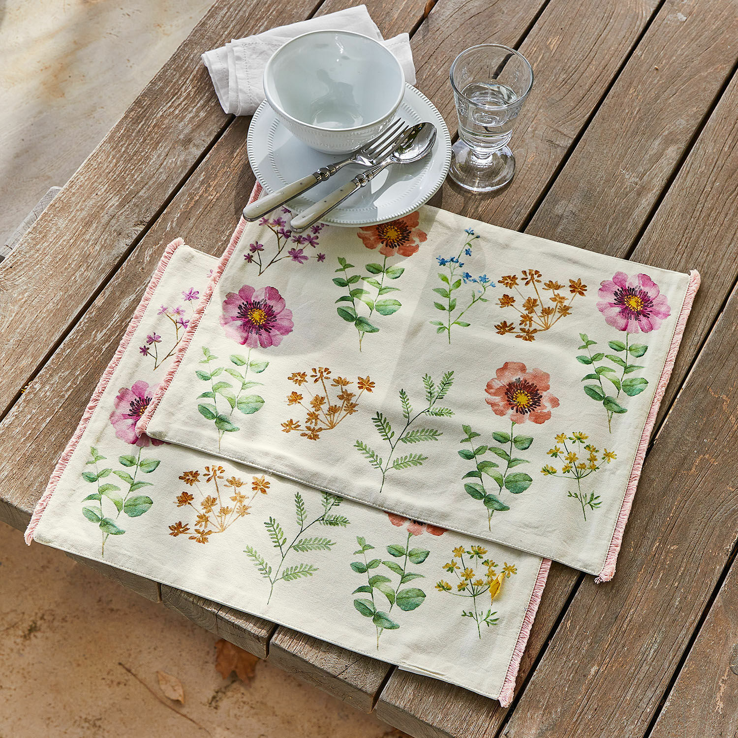 Set de 2 manteles individuales Fahzoura Individuales de algodón con estampado floral colorido sobre fondo claro para decoración de mesa