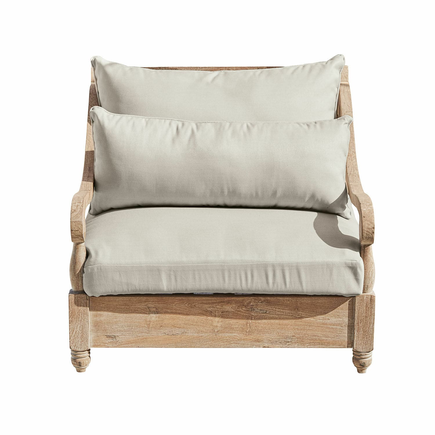 Sillón Montcassin de madera marrón con cojines beige, asiento cómodo para salón