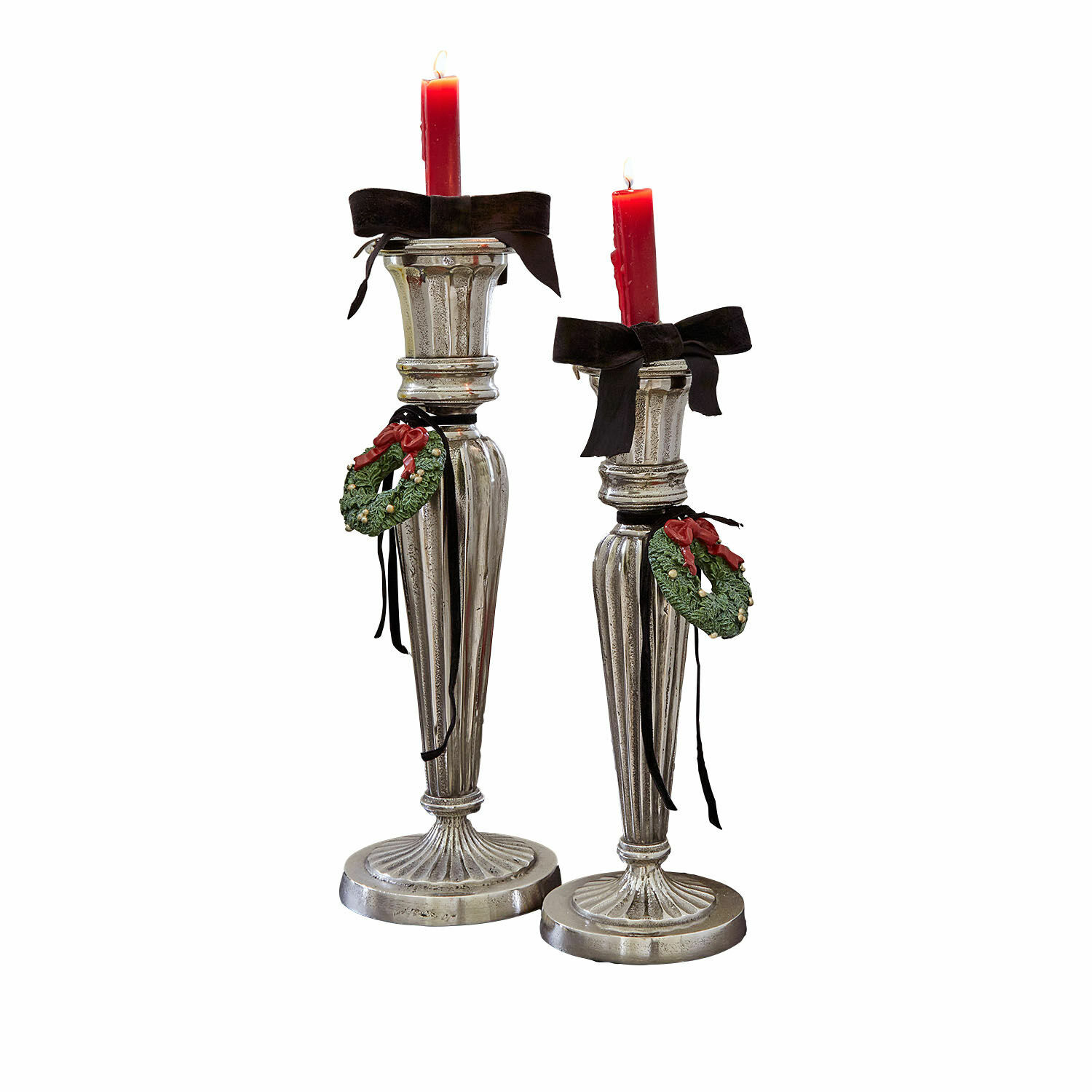 Set de 2 candeleros Zahfira Par de candelabros plateados con velas rojas y corona decorativa en cinta negra, decoración navideña