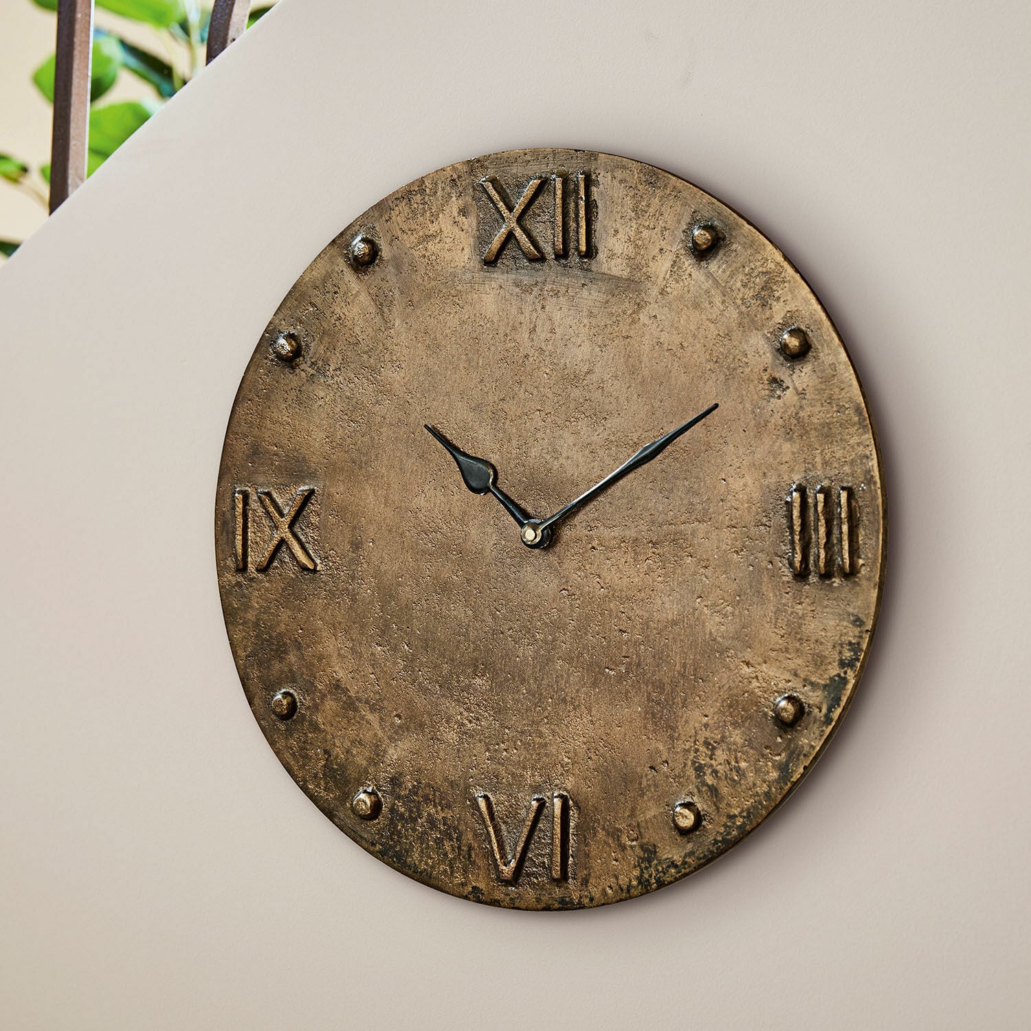 Reloj Kaleens Reloj de pared redondo de metal color oro envejecido con números romanos y manecillas negras