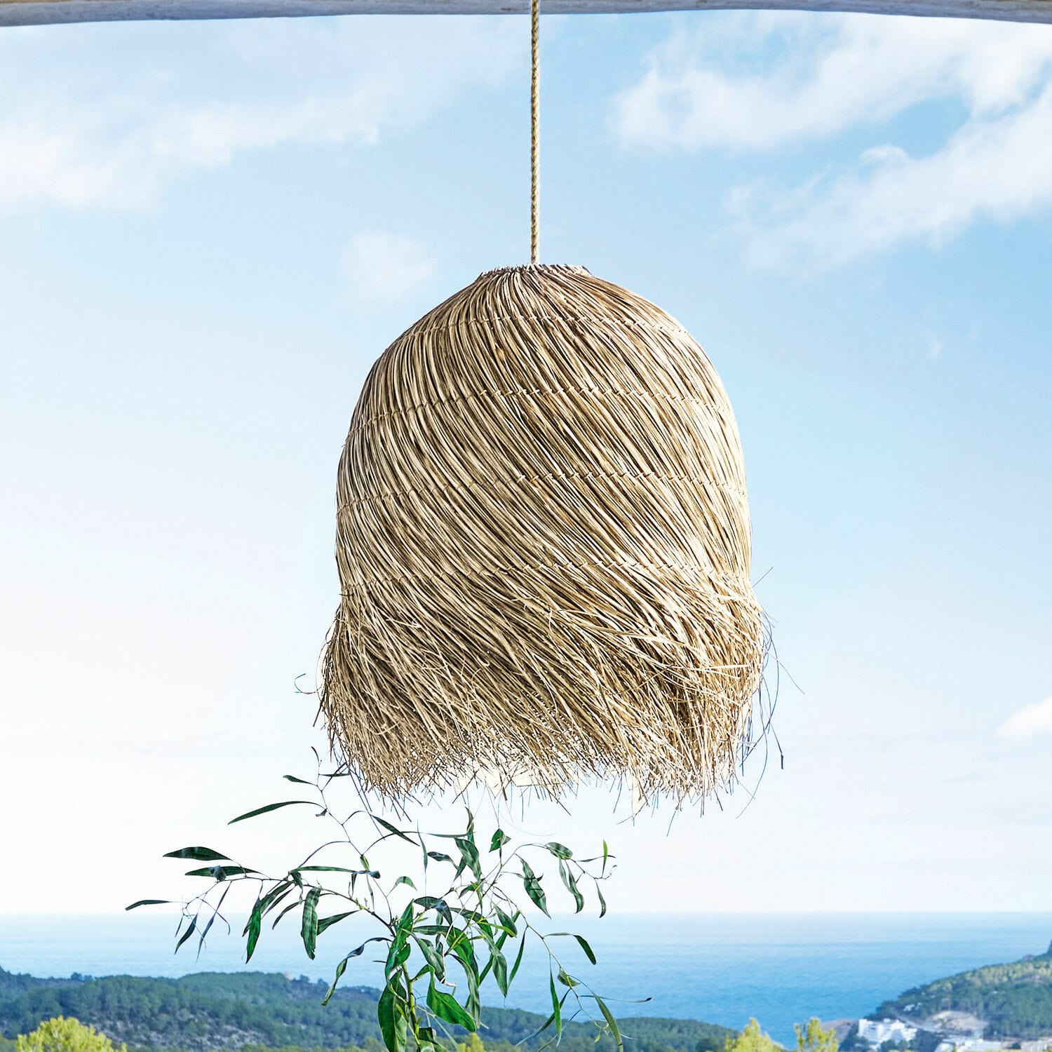 Pantalla Little Shereena Lámpara colgante de ratán natural beige, lámpara decorativa para interiores y terrazas con vista al mar