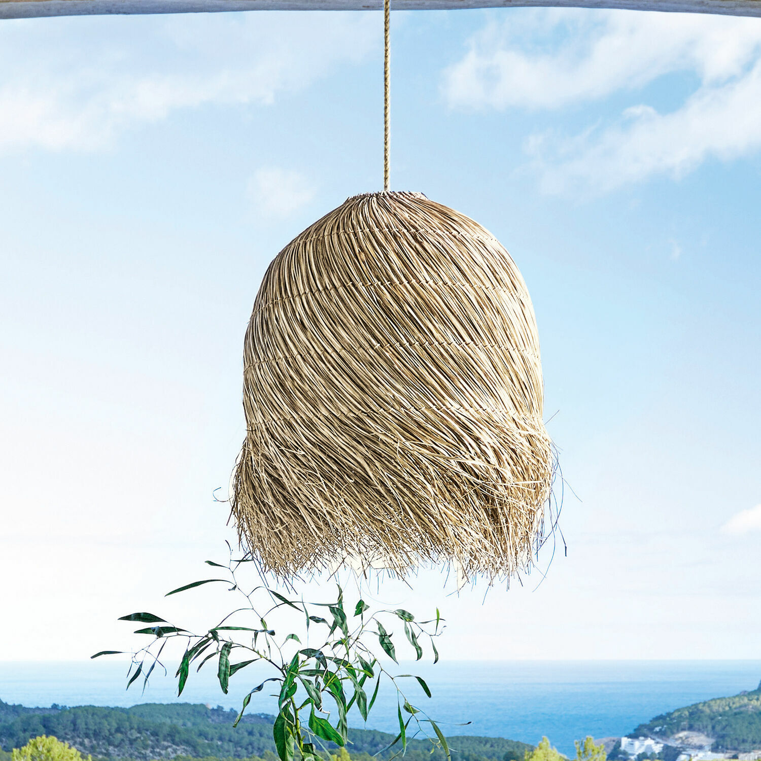 Pantalla Little Shereena Lámpara colgante de ratán natural beige, lámpara decorativa para interiores y terrazas con vista al mar
