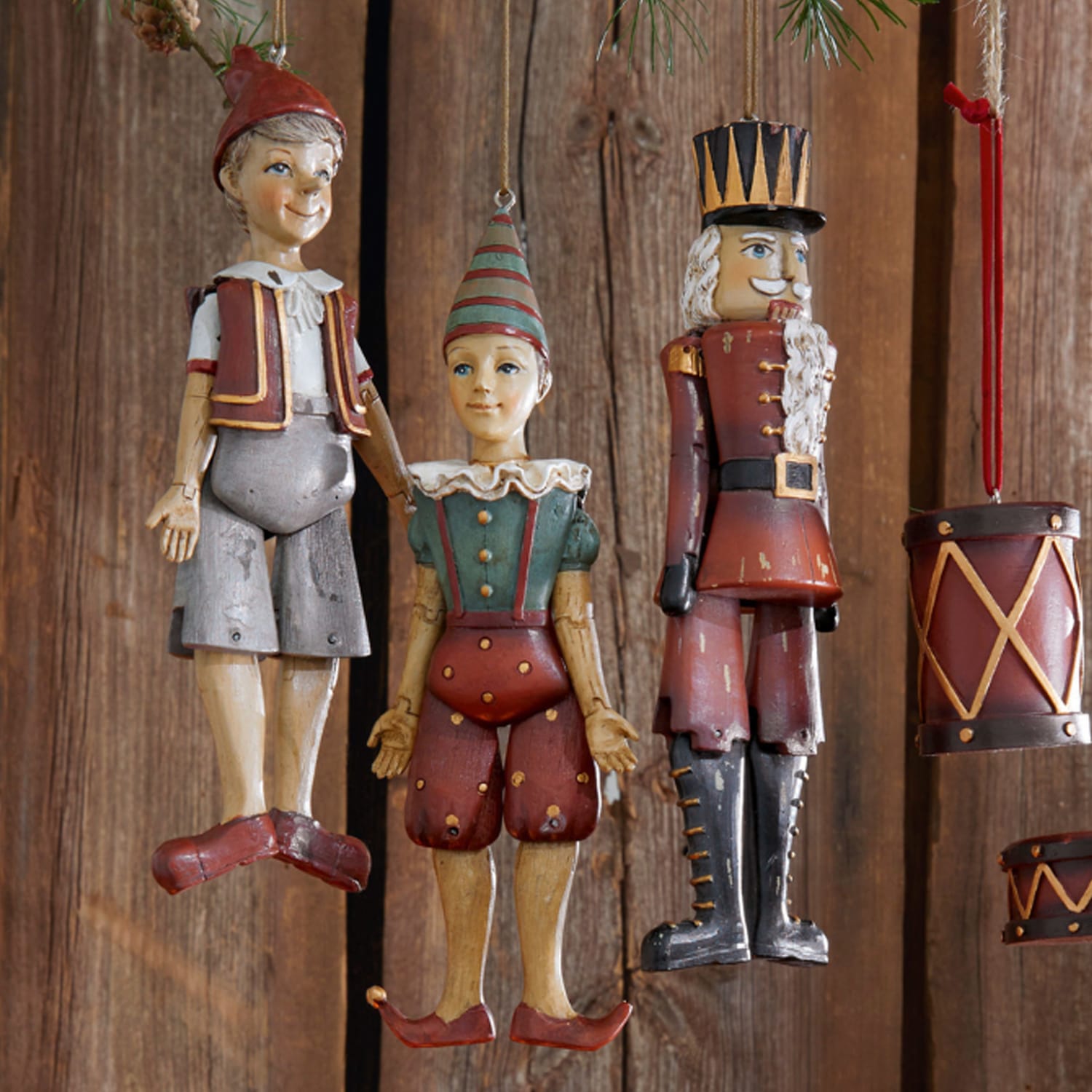 Colgantes de madera de Pinocho, payaso y soldado con trajes rojos y verdes para decoración navideña