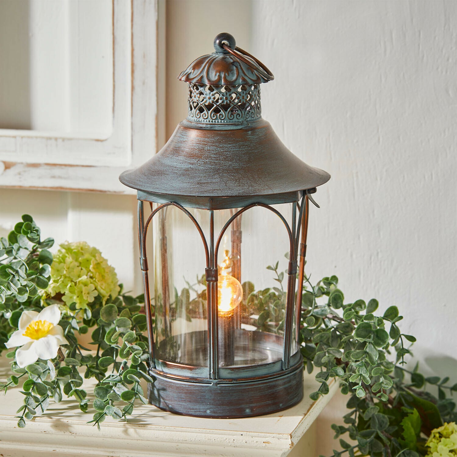 Farol LED recargable Mirellan Linterna decorativa de metal estilo vintage con cristal transparente y luz LED cálida