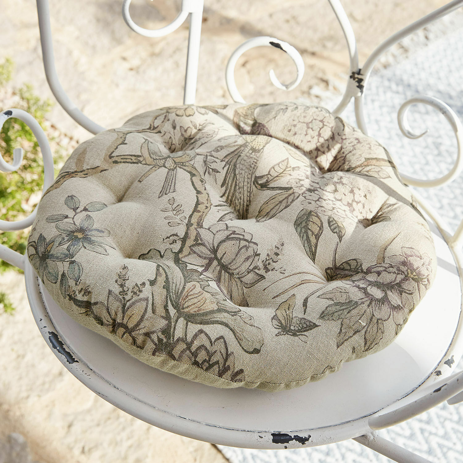 Cojín del asiento Kayla Cojín redondo de algodón beige con estampado floral y acolchado para silla de jardín