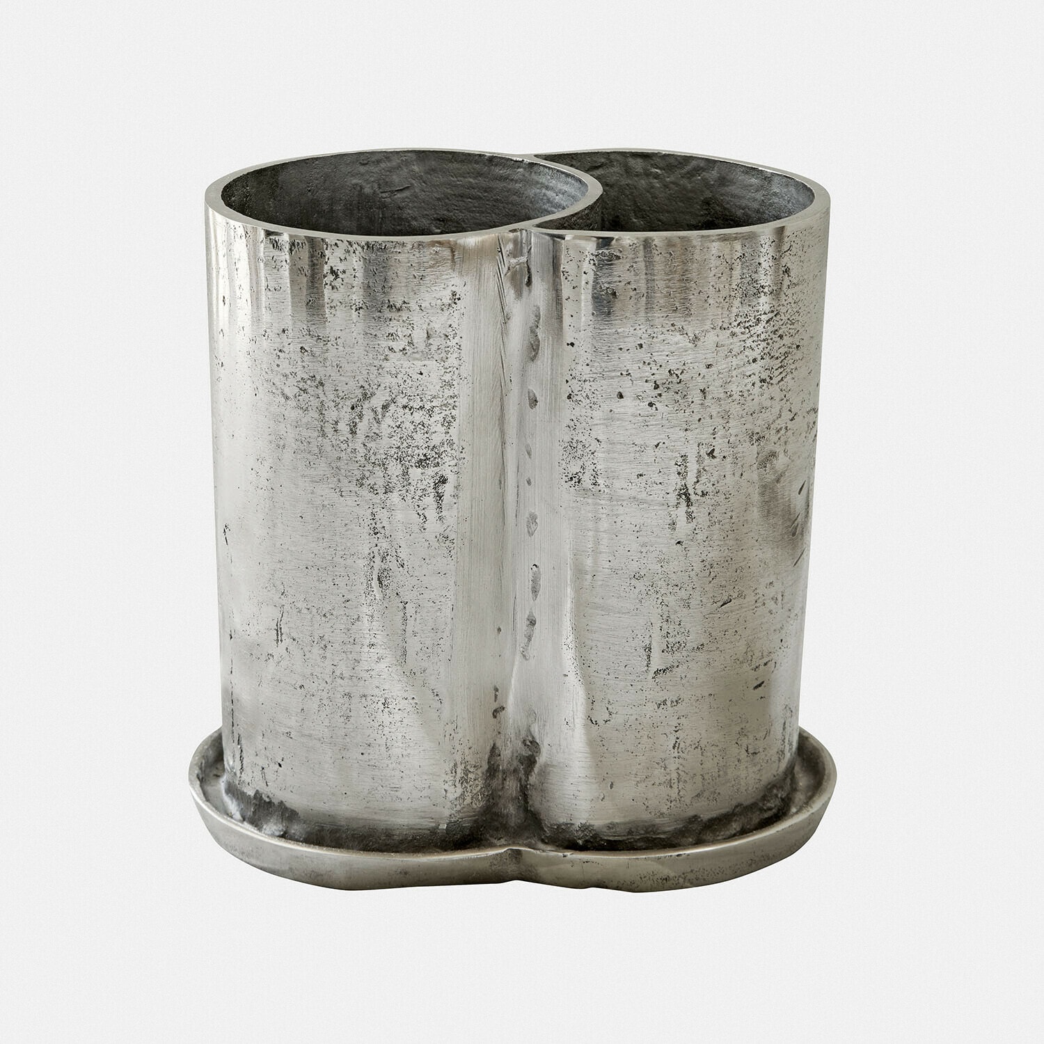 Recipiente doble de metal plateado con textura rugosa para almacenamiento de accesorios