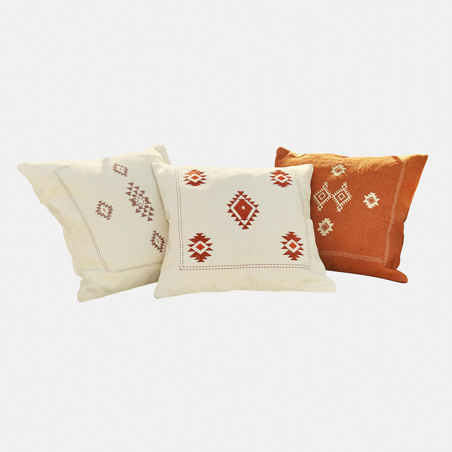 Set de 3 fundas de cojín Selamir Conjunto de tres cojines decorativos de algodón en crema y naranja con diseño geométrico para salón