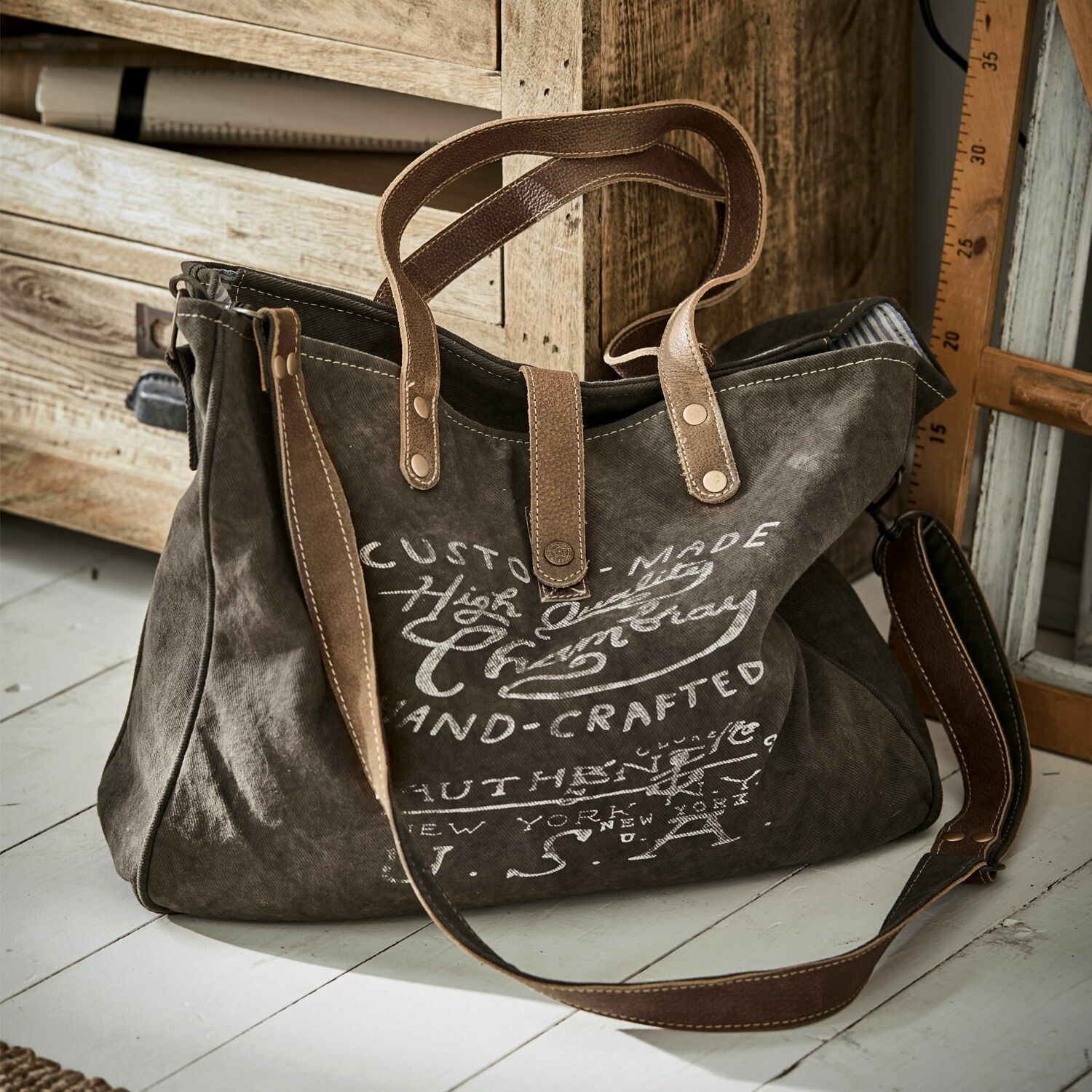 Bolso Kamjenia Bolso de tela gris oscuro con asas de cuero marrón y estampado vintage para uso diario