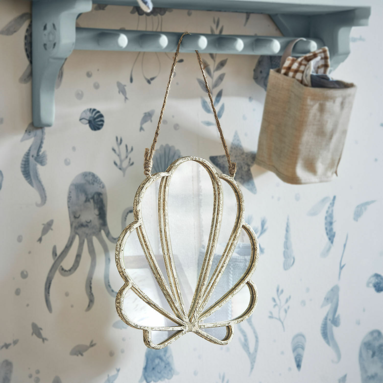 Espejo Vellaro Espejo decorativo con forma de concha y marco metálico dorado envejecido para colgar