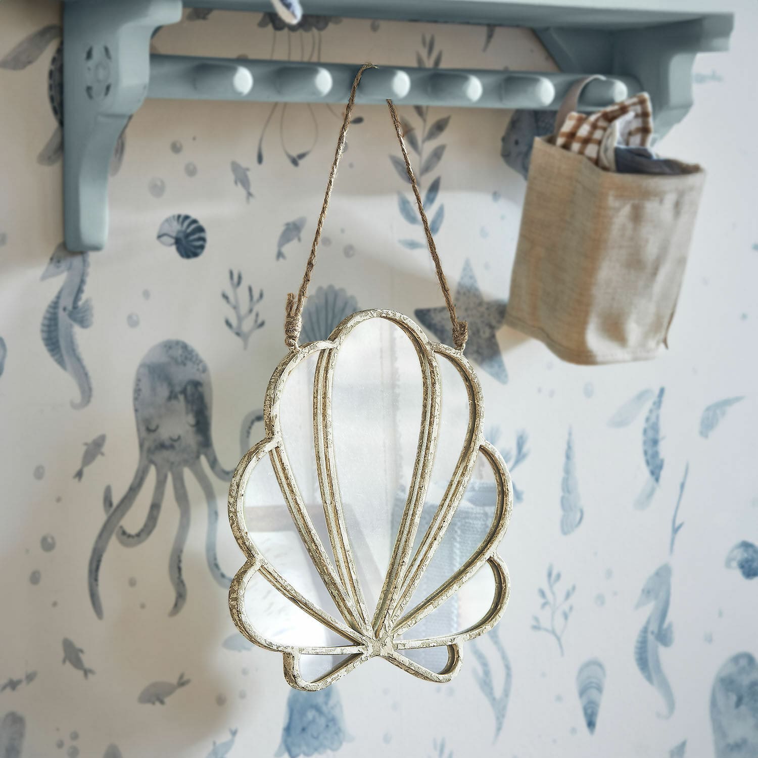 Espejo Vellaro Espejo decorativo con forma de concha y marco metálico dorado envejecido para colgar
