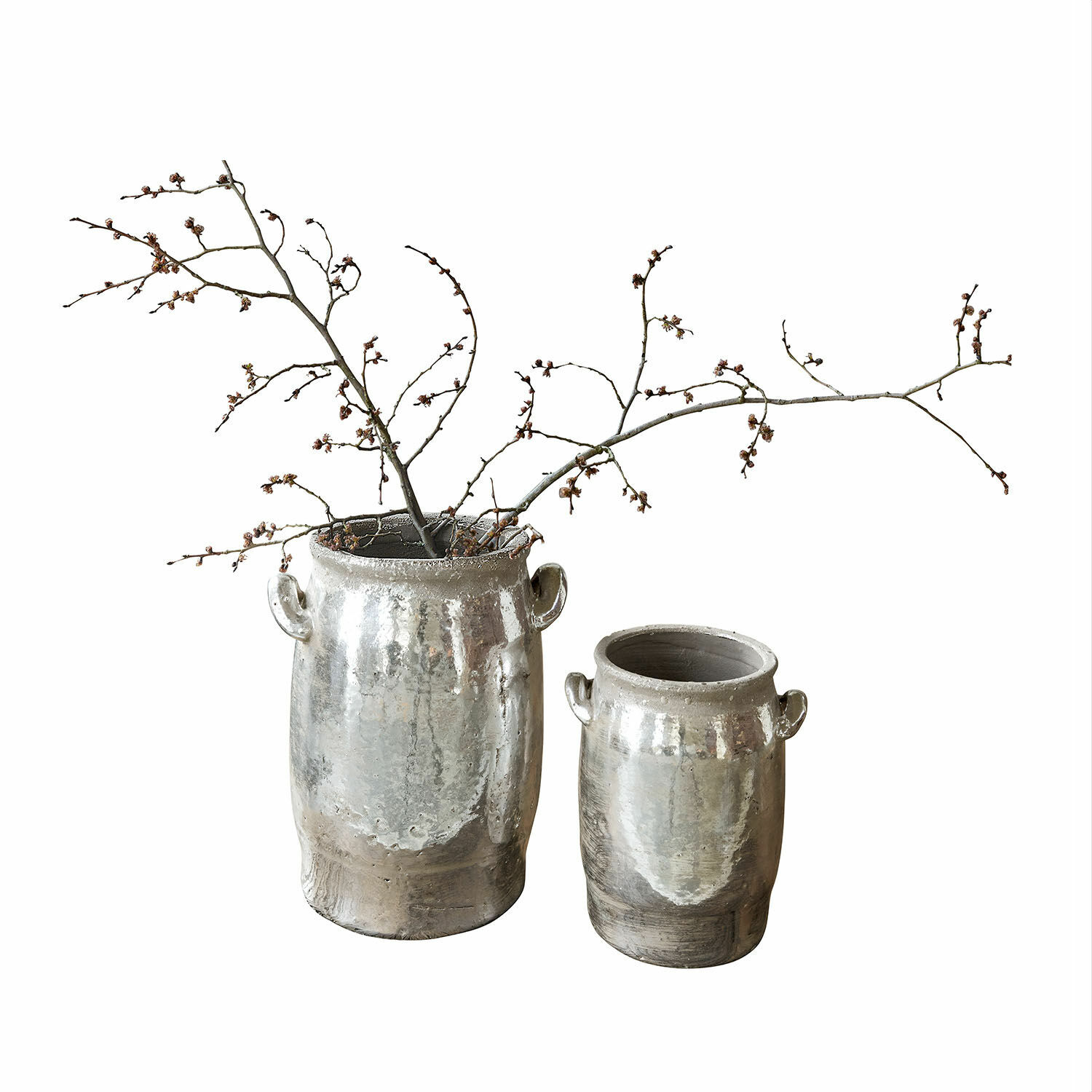 Set de 2 jarrones Eleganteque Dos jarrones de cerámica plateada con asas, uno con rama, decoración para interiores