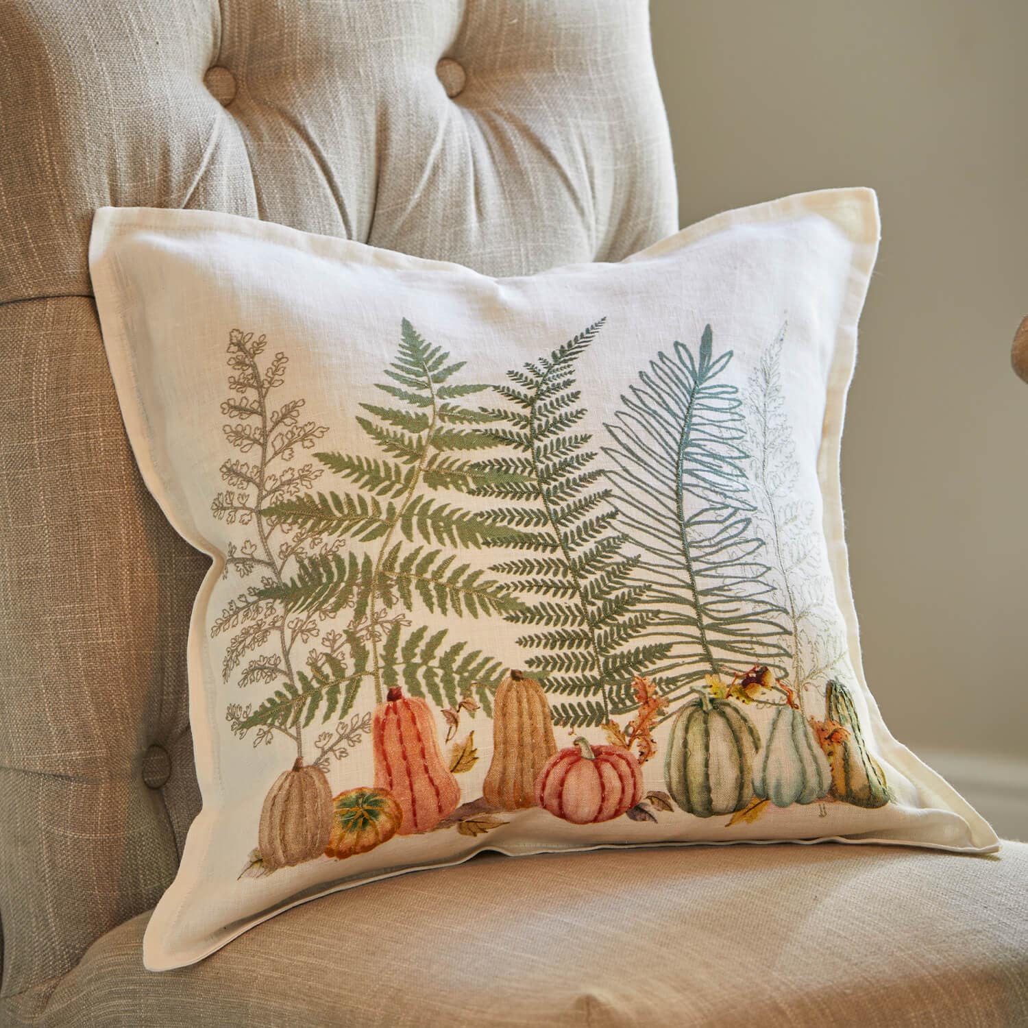 Cojín de lino color crudo con estampado de helechos y calabazas, decoración natural para el hogar