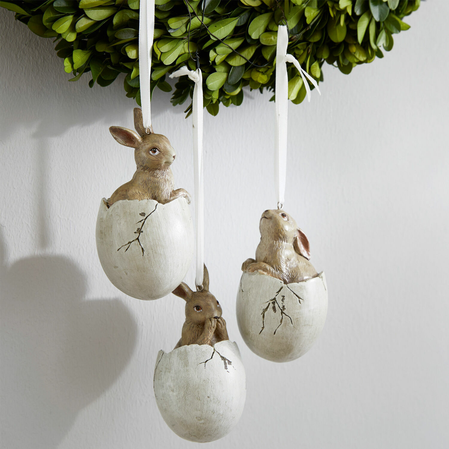 Juego de 3 colgantes Marlin Adornos colgantes con conejos en cáscaras de huevo blancas, decoración de Pascua