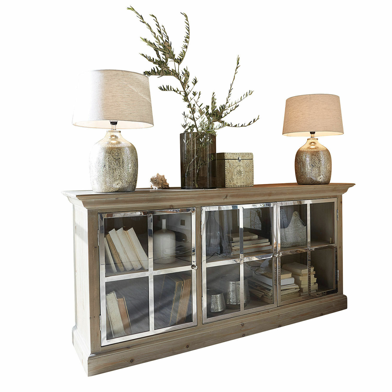 Aparador Keyport Aparador de madera con puertas de cristal y lámparas decorativas encima, estilo rústico