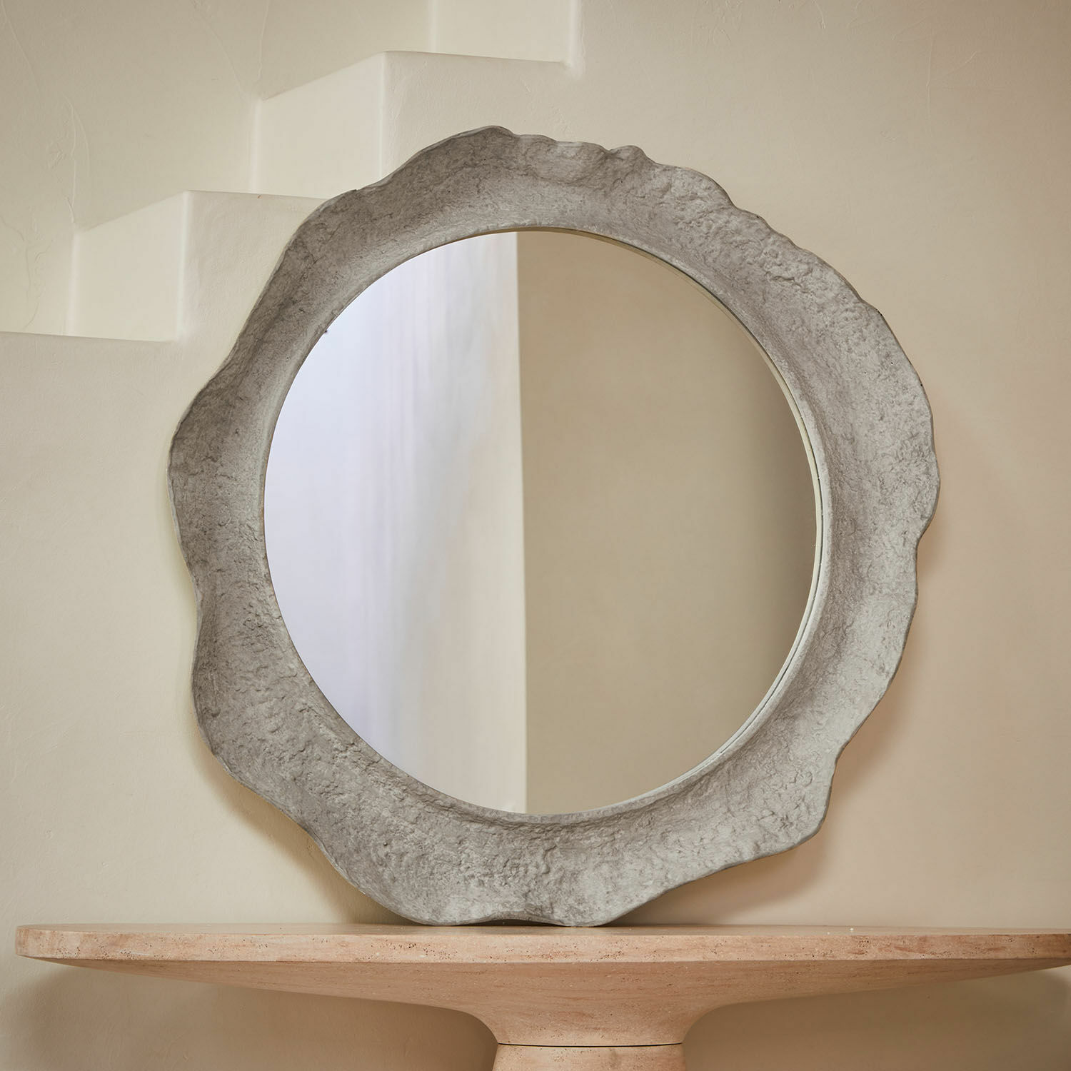 Espejo Orivelle Espejo redondo con marco de hormigón gris de forma irregular, decoración moderna para interiores