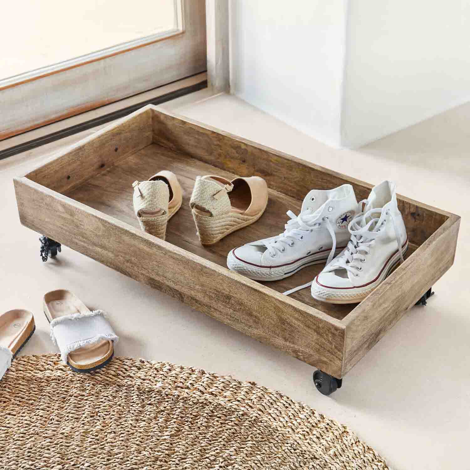 Caja de madera con ruedas para guardar zapatos, color natural, solución práctica para el hogar