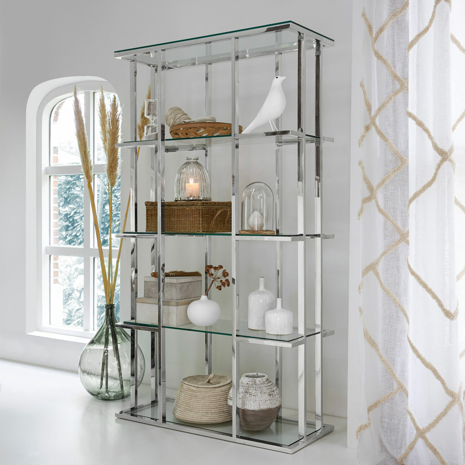 Estante Dacre Estantería moderna de vidrio con marco metálico plateado para salón y decoración interior