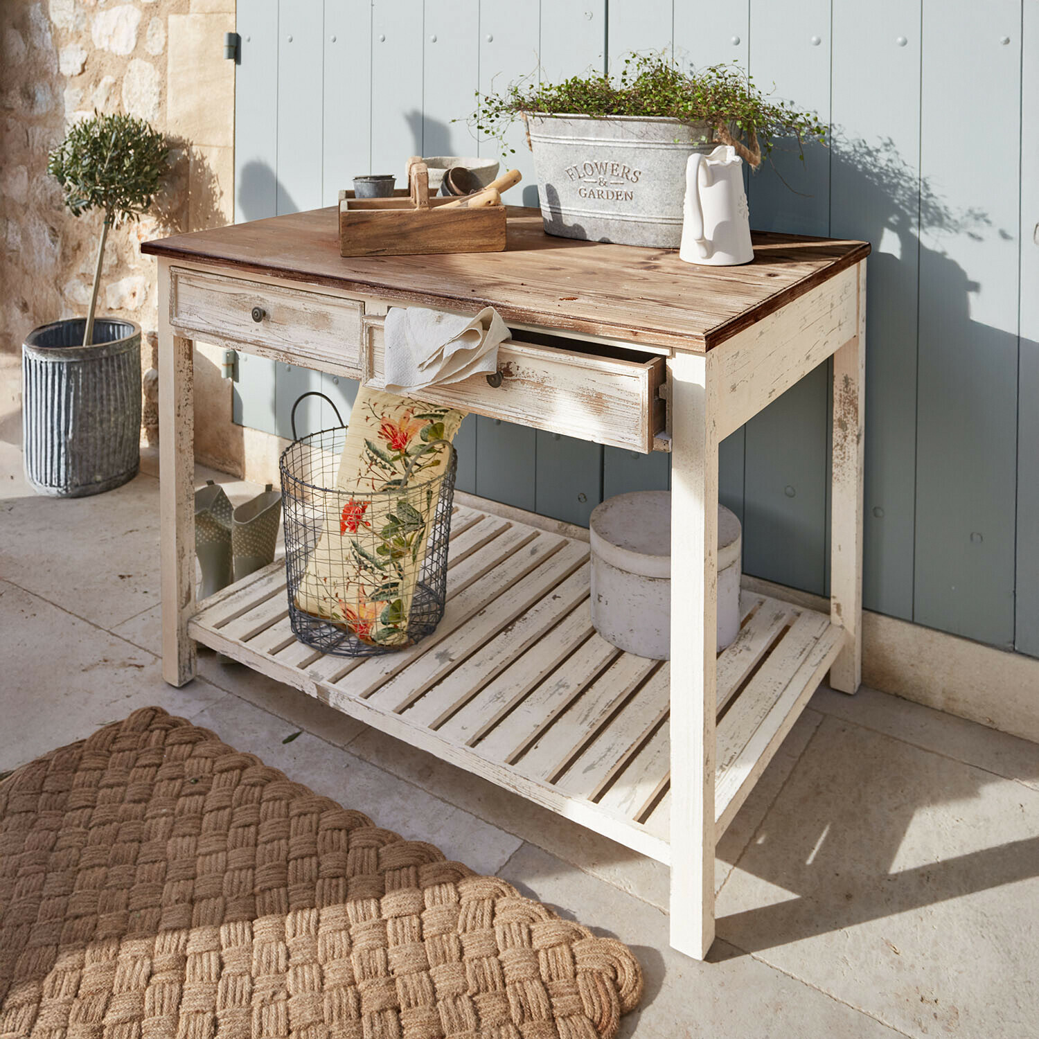 Mesa de jardinería Mairoux Mesa rústica de madera blanca con cajón y tablero marrón para jardín o terraza