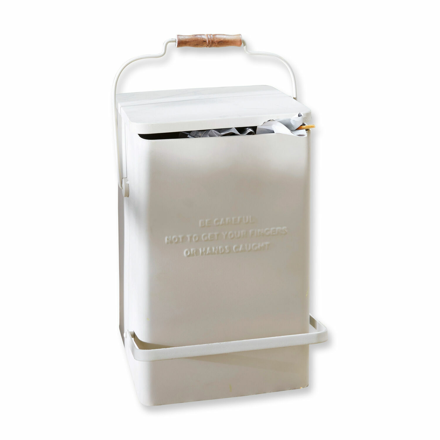 beige Cubo de basura metálico beige Connoly con asa de madera, contenedor práctico para residuos