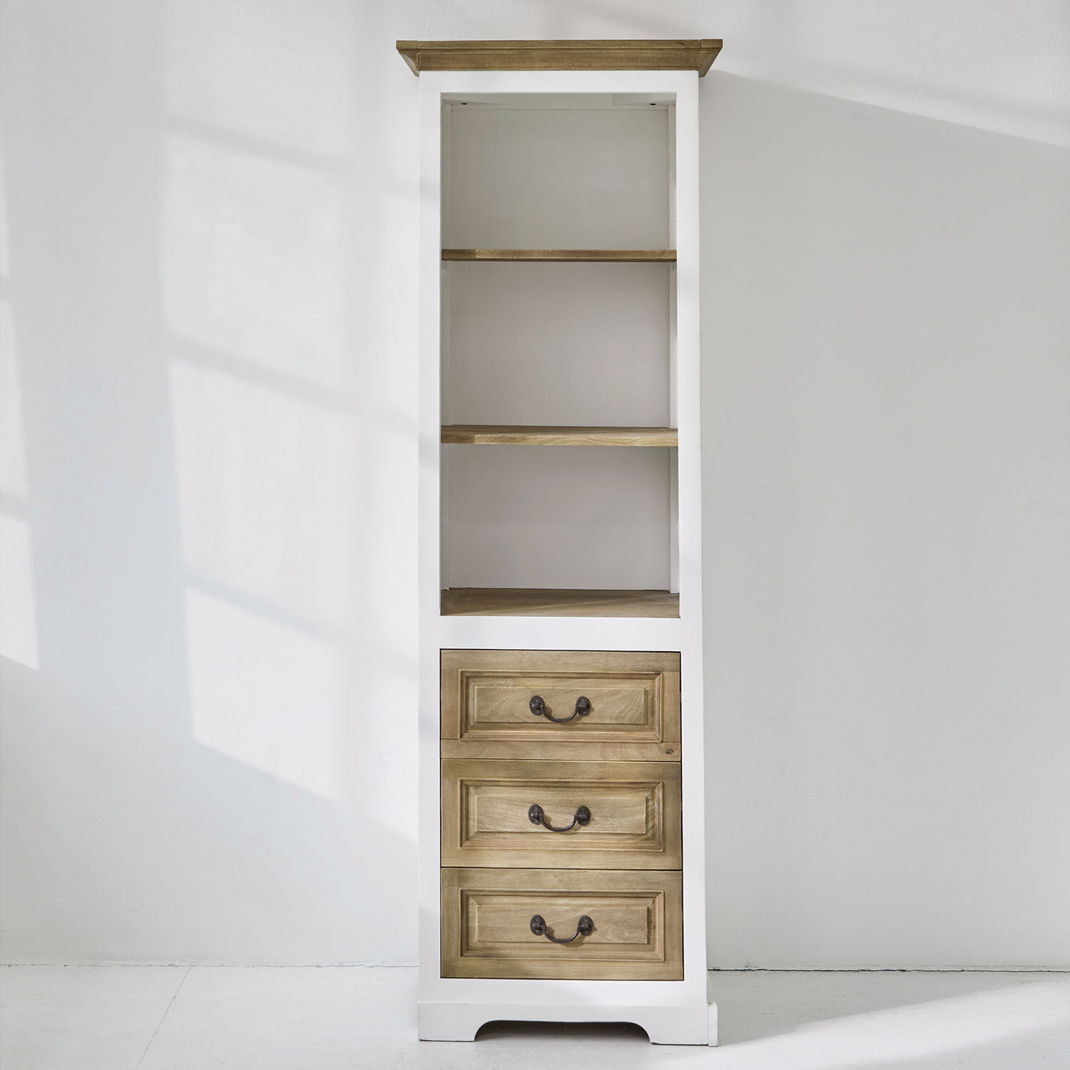 Armario Degarmo Armario alto blanco de madera con tres cajones y estantes de madera natural clara