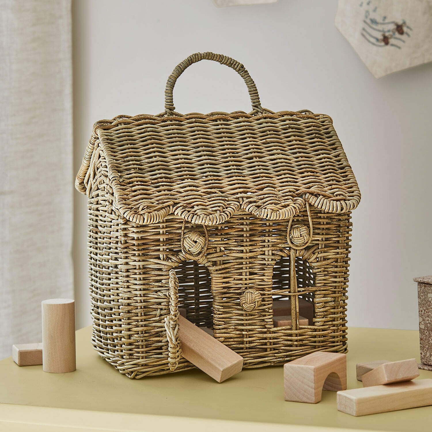 Cesta con forma de casa Fintello