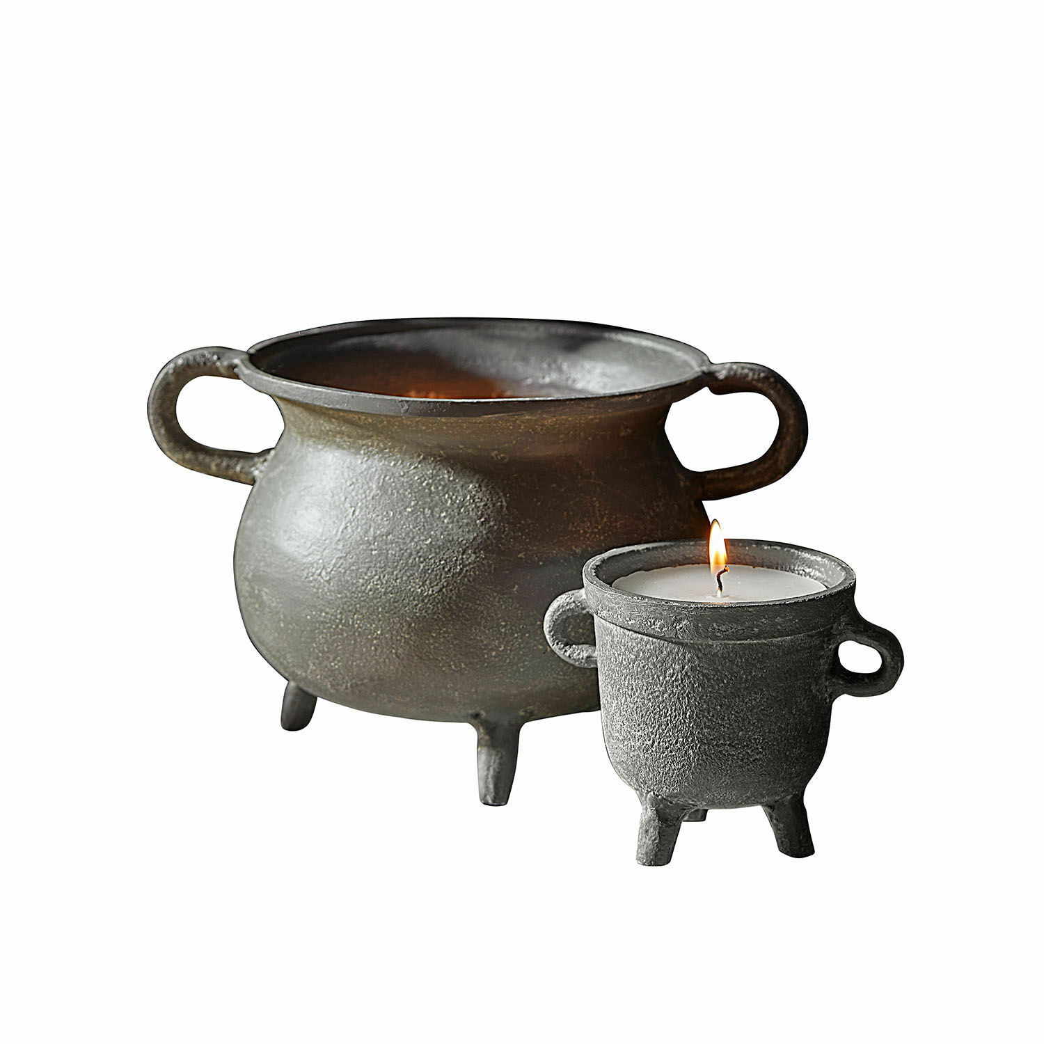 Set de 2 portavelas con velas Lavignoux Conjunto de dos velas decorativas en recipientes metálicos negros con asas y patas