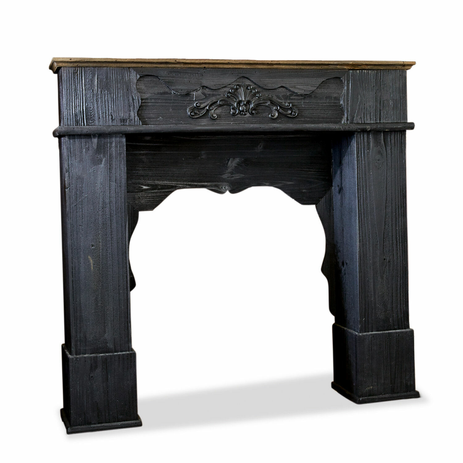negro envejecido Consola de chimenea Margaux de madera negra con detalle ornamental y acabado antiguo