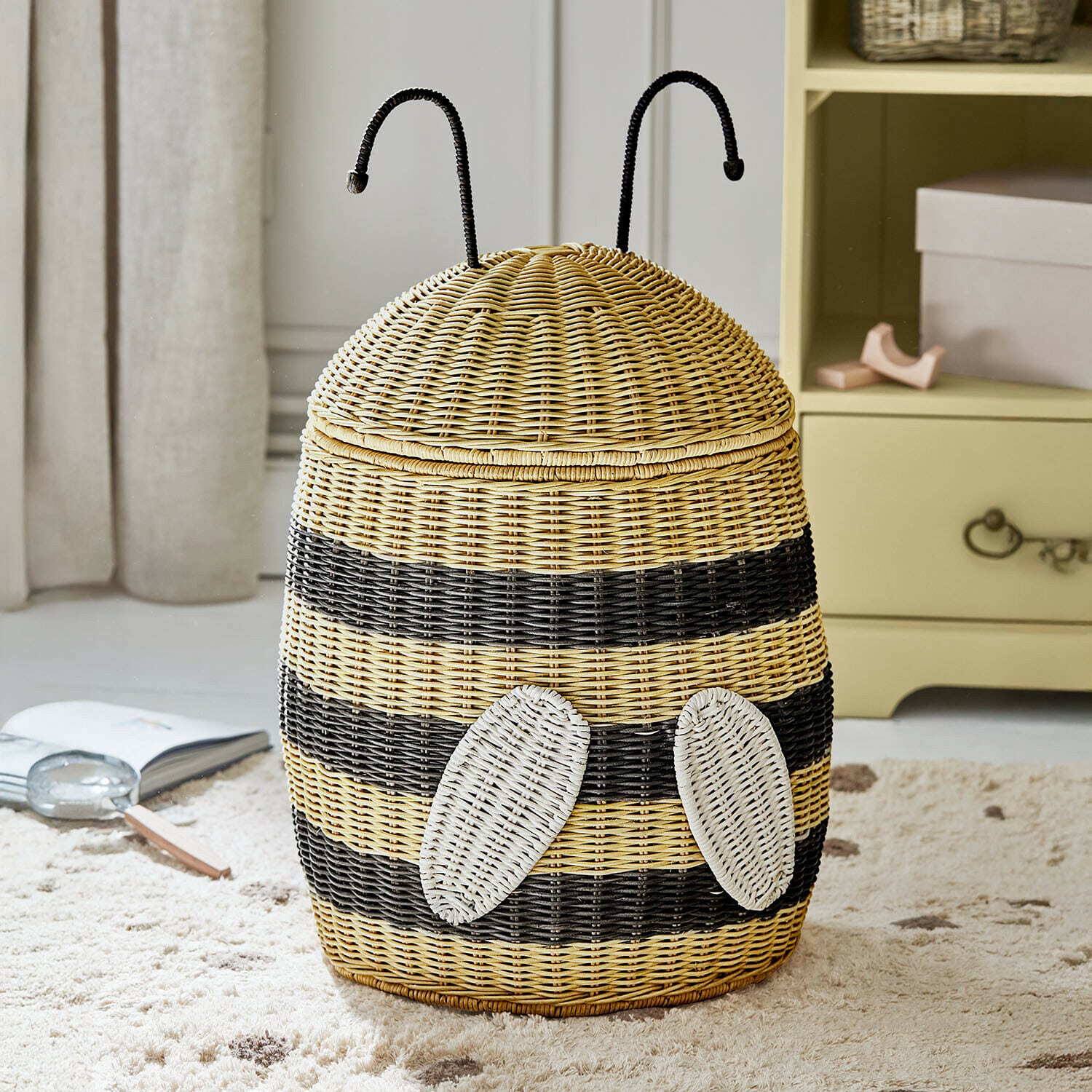 Cesta con forma de abejorro Fluttery
