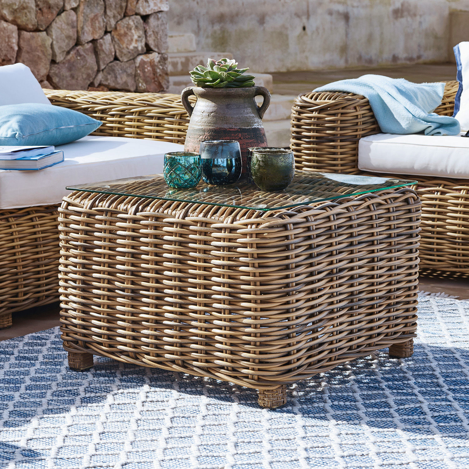 Mesa auxiliar Cubo Mesa cuadrada de ratán con tapa de vidrio, color natural, muebles de jardín exterior