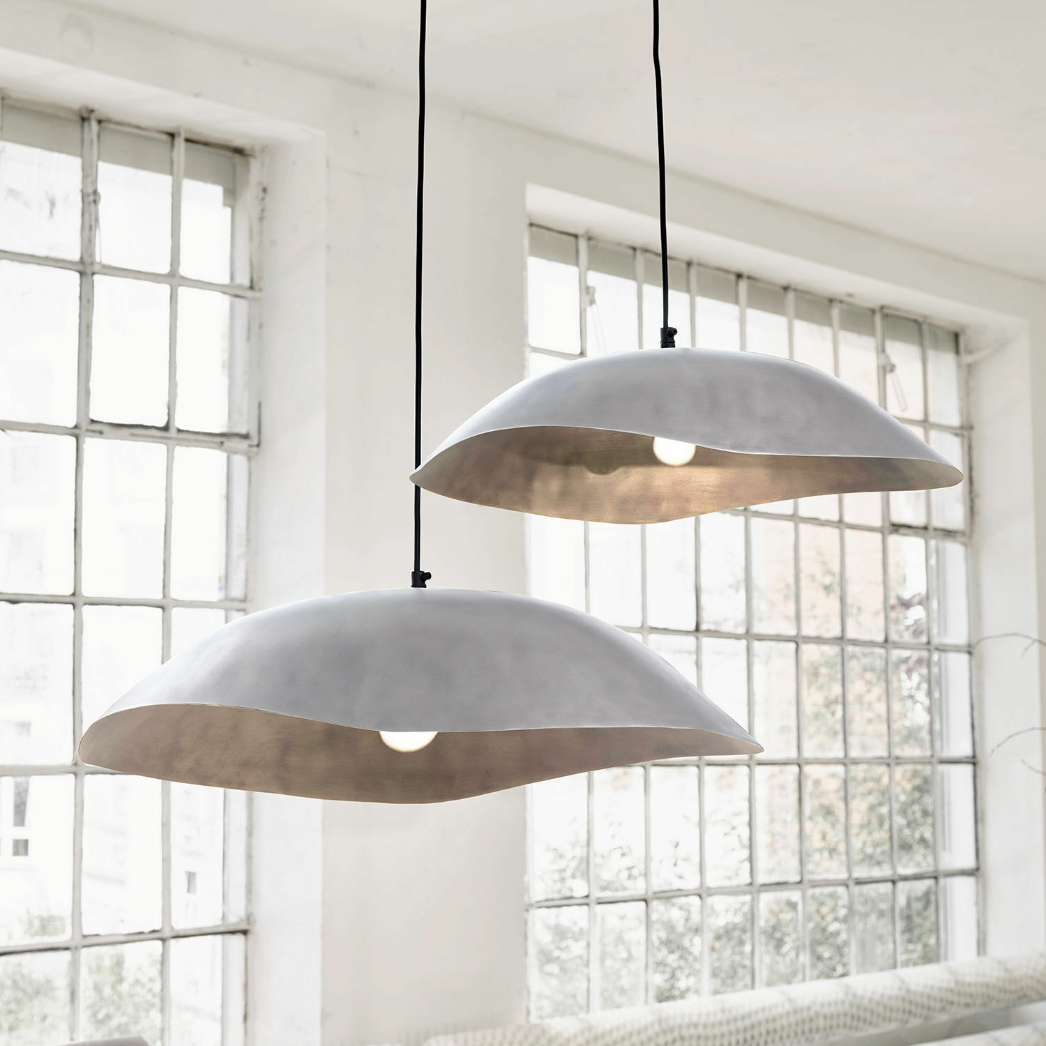 Set de 2 lámparas colgantes Gariés Lámparas colgantes modernas de metal plateado, ideales para interiores minimalistas