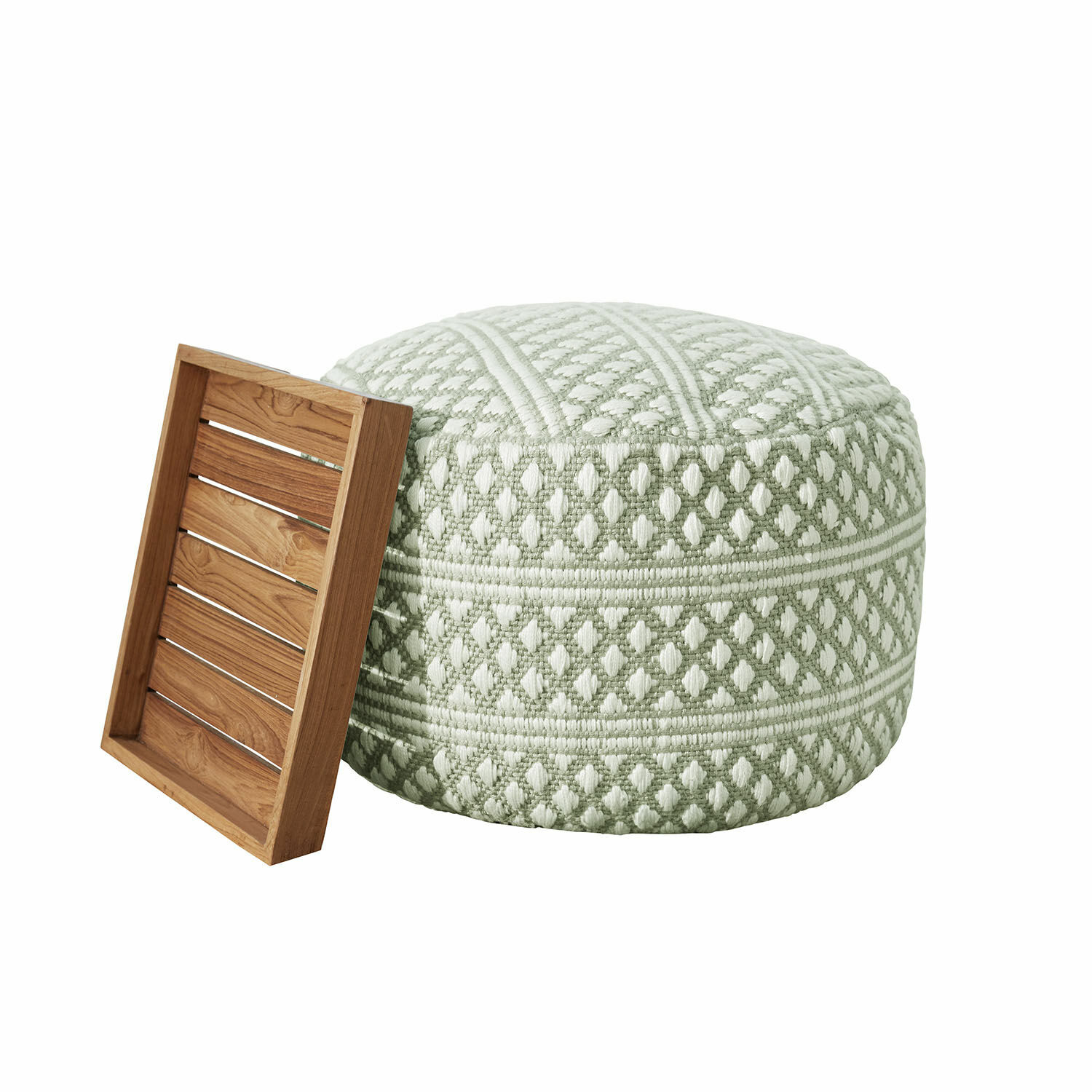 Taburete para interior y exterior Mintares Puf redondo de tela con patrón verde y blanco con bandeja de madera al lado, mueble