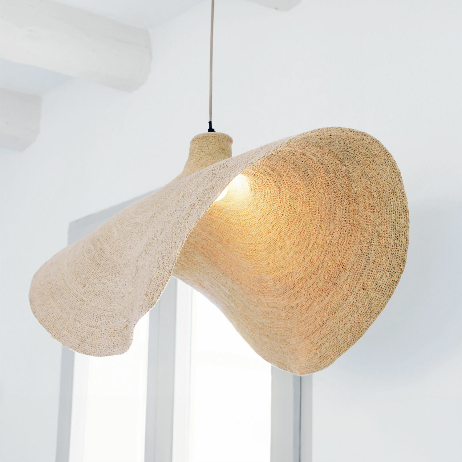 Lámpara colgante Thaon Lámpara colgante de material natural beige con diseño ondulado para interiores modernos