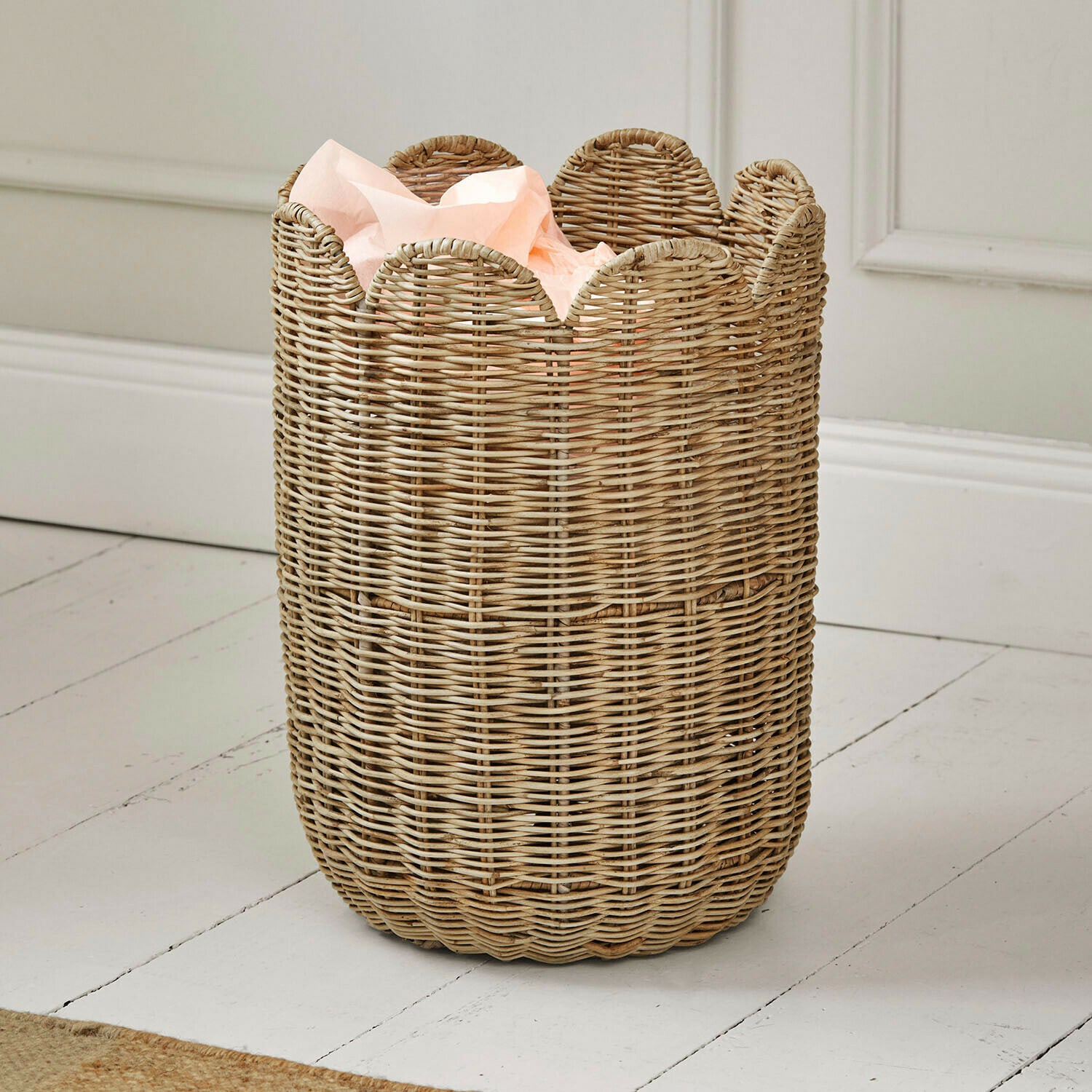 Cesta Cévoline Cesta redonda de ratán natural con borde ondulado, ideal para almacenamiento en el hogar