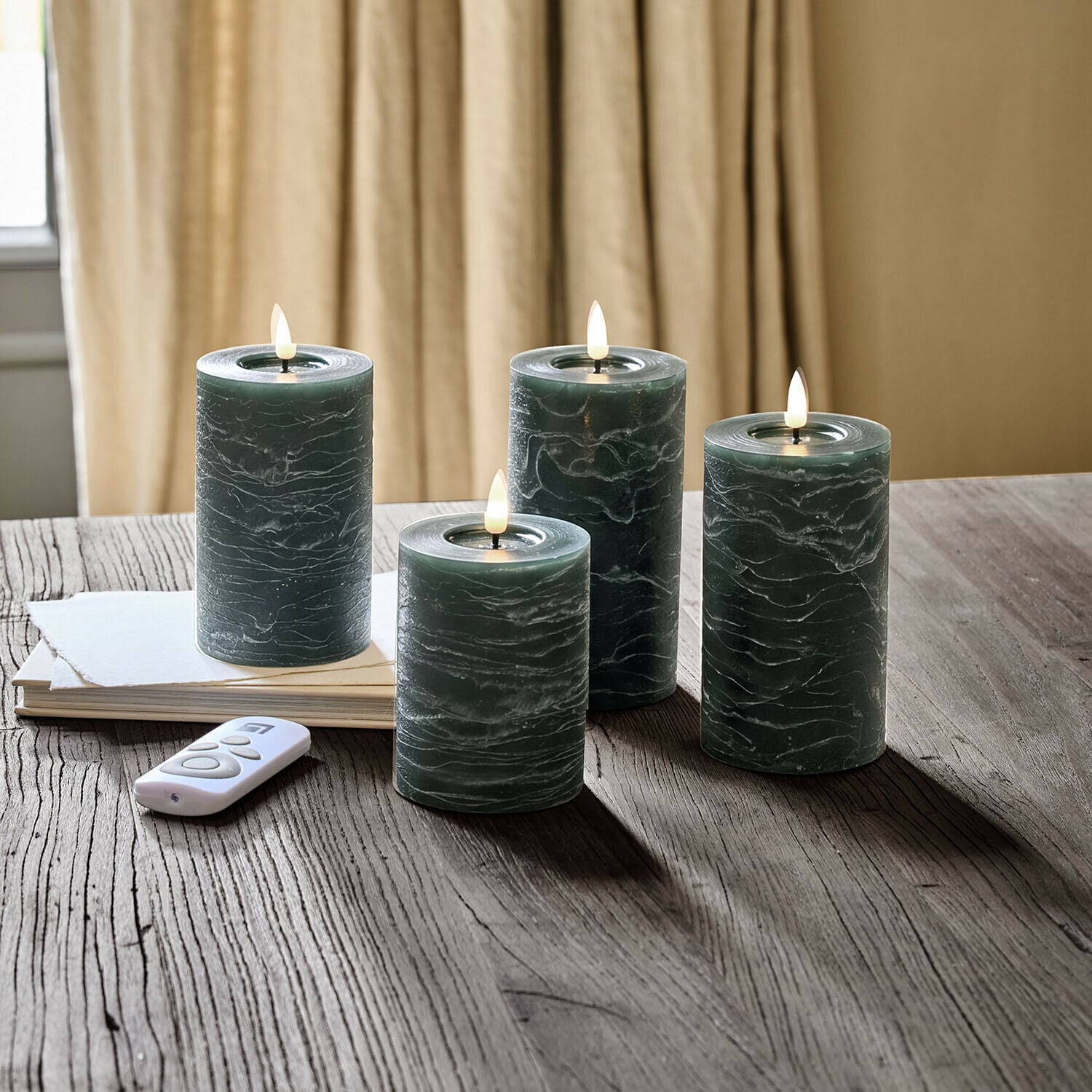 Set de 4 velas LED tipo pilar Ljusvik Set de 4 velas LED tipo pilar Ljusvik