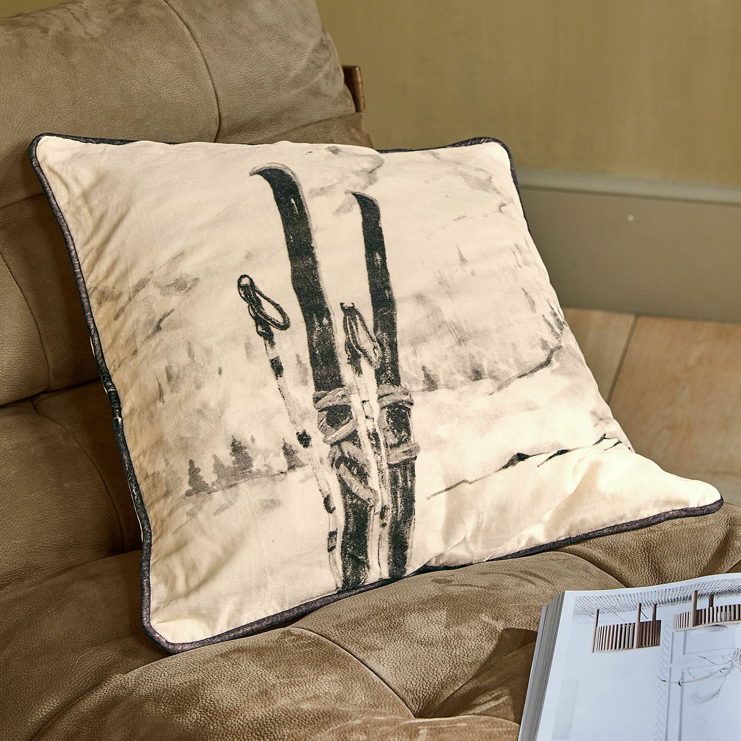 Funda de cojín Finorel Cojín beige con diseño de esquís en sofá marrón, tela suave para decoración de salón