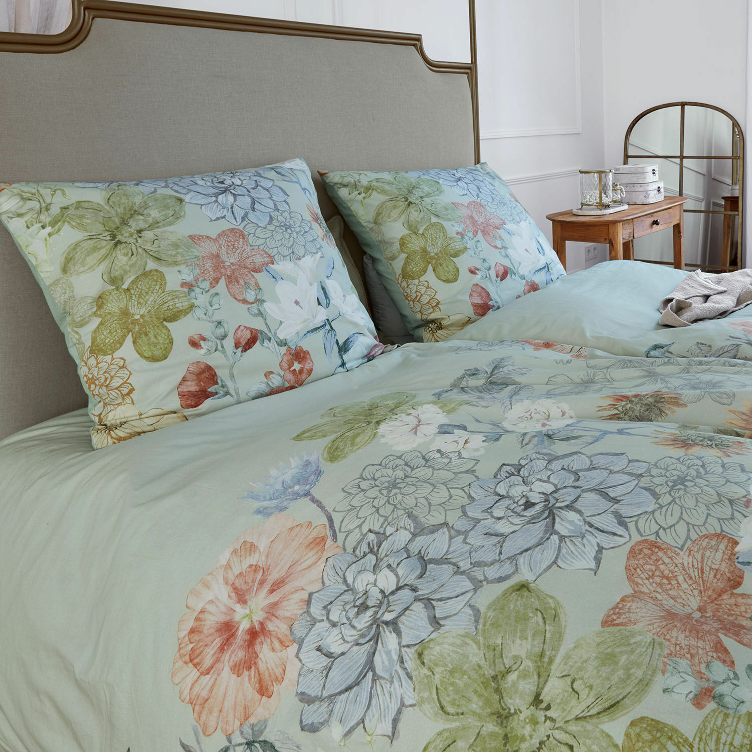 Ropa de cama Therenor Ropa de cama de algodón con flores en tonos pastel sobre fondo claro, decorativa y cómoda