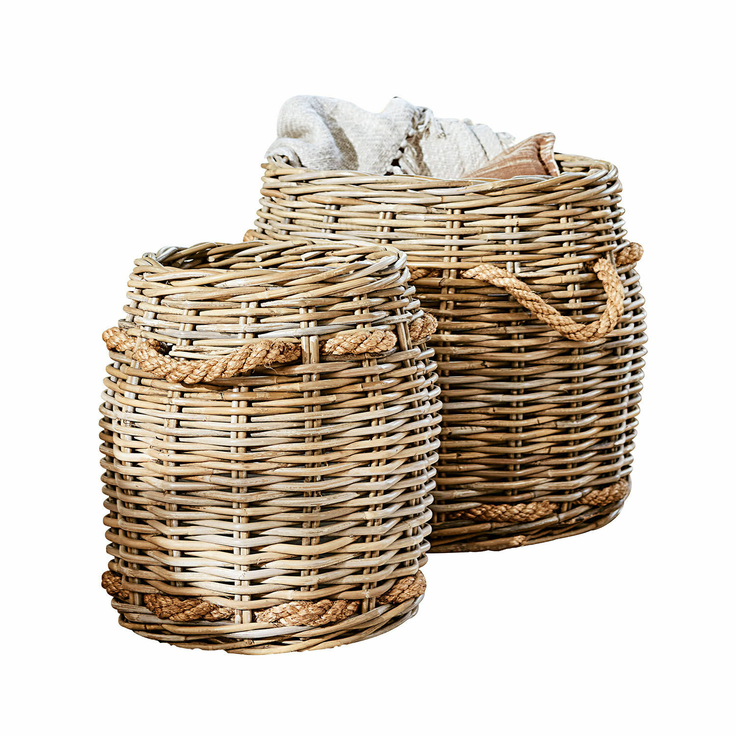 Set de 2 cestas Tauri Conjunto de dos cestas de mimbre con asas de cuerda natural en color beige para almacenamiento