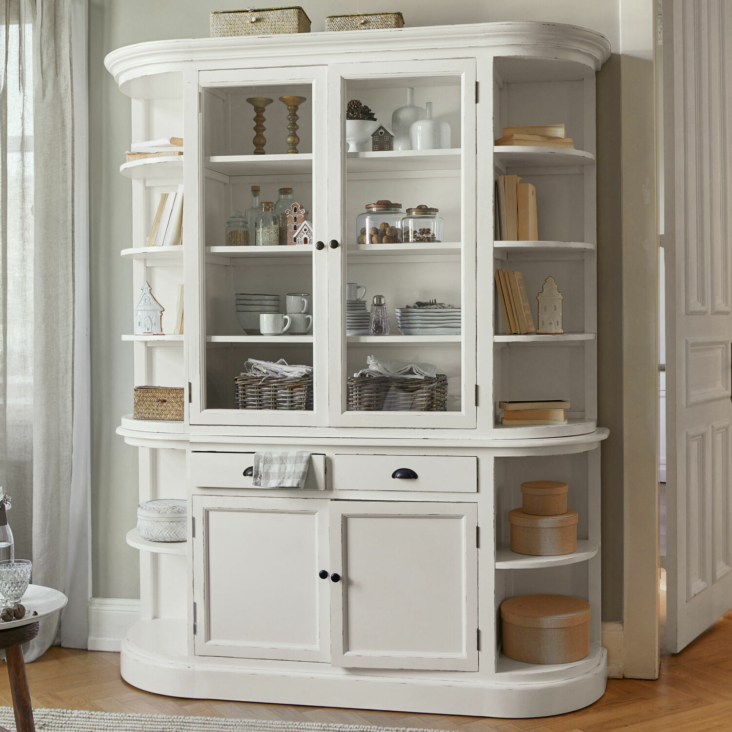 Armario Louisiana Vitrina blanca de madera con puertas de cristal y estantes laterales para libros y decoración