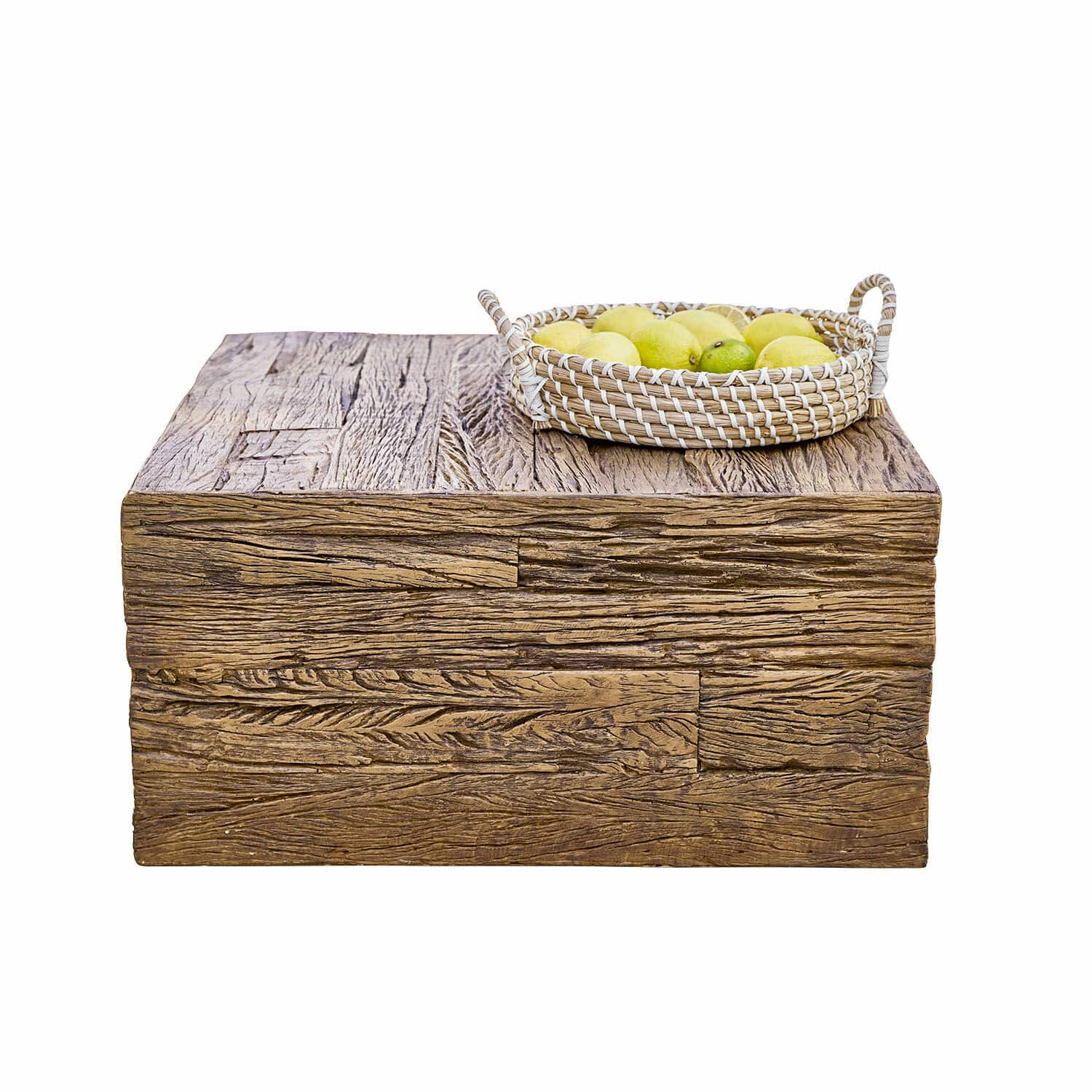 Mesa de centro Glâne Mesa de centro cuadrada de madera con cesta tejida y cítricos sobre fondo blanco