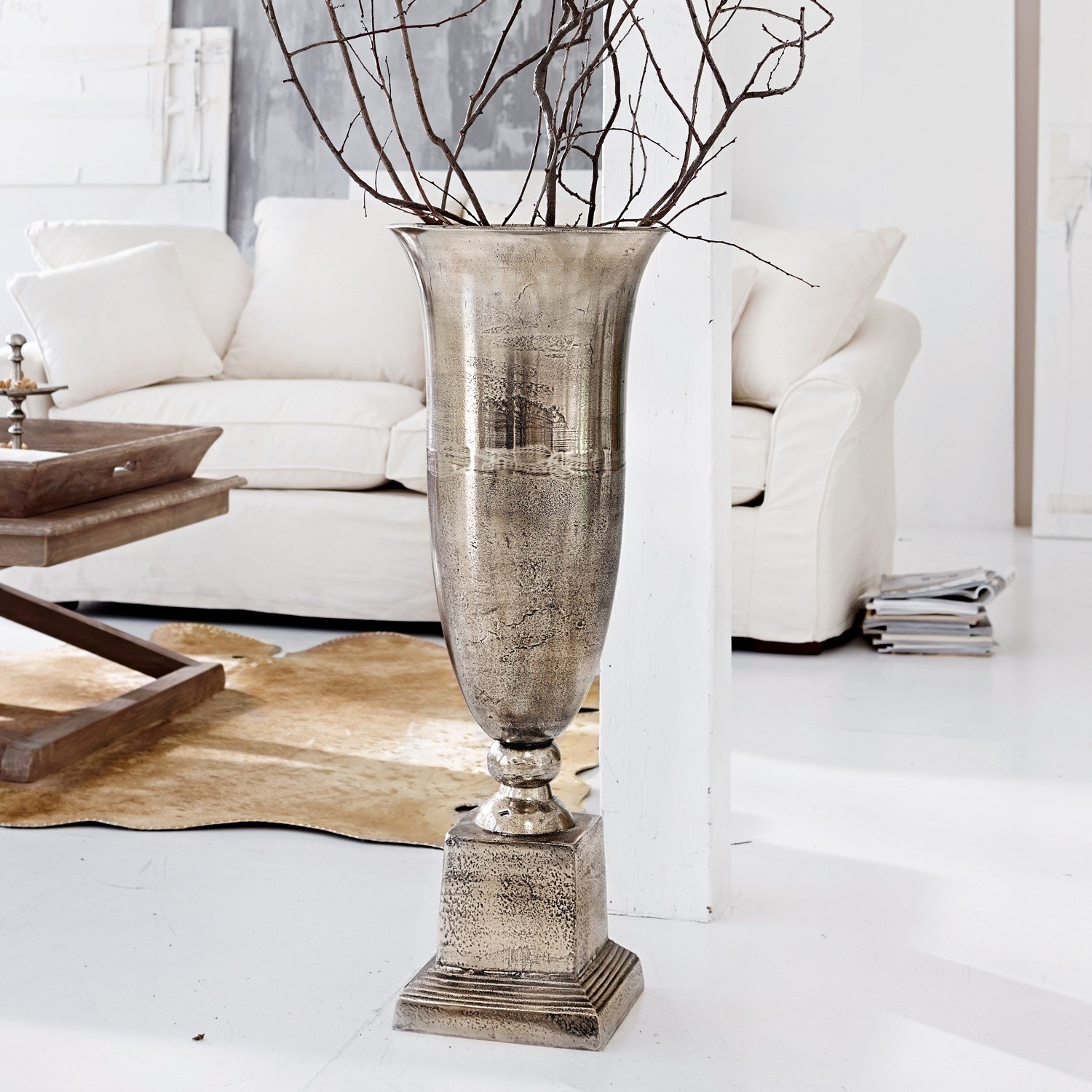 Jarrón de suelo Belfort Jarrón alto de metal plateado con ramas, decoración elegante para salón moderno