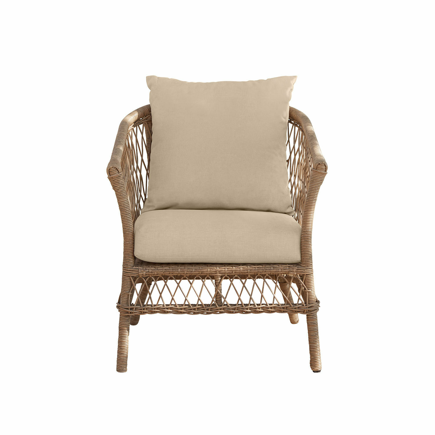 Sillón de ratán con cojines beige, material natural, ideal para salón y jardín