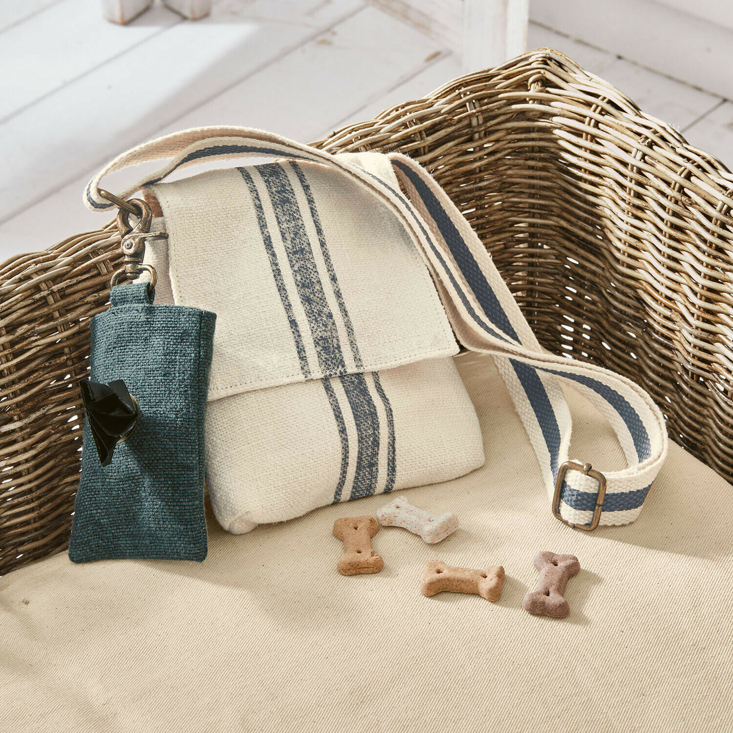 Bolsa de algodón beige con rayas azules y funda para bolsas de premios para perros
