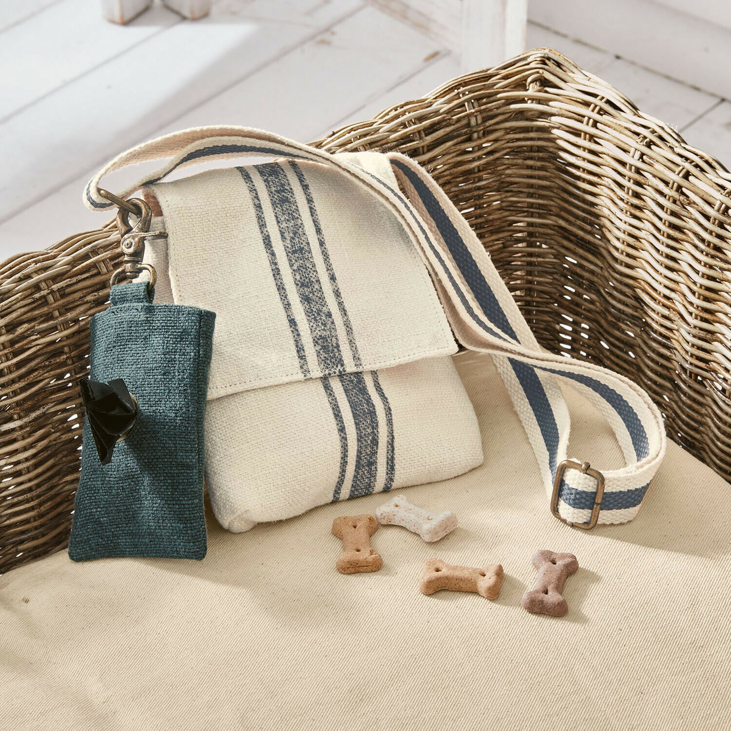 Set de 2 bolsitos Pawera Bolsa de algodón beige con rayas azules y funda para bolsas de premios para perros