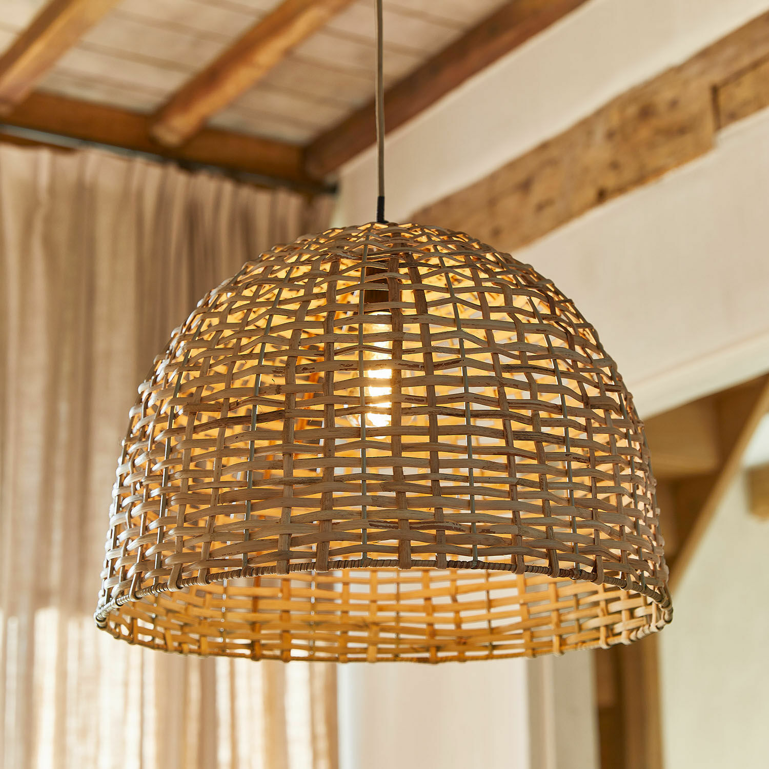 Lámpara colgante Tiquinal Lámpara colgante de ratán trenzado en color natural, luz de techo elegante para salón
