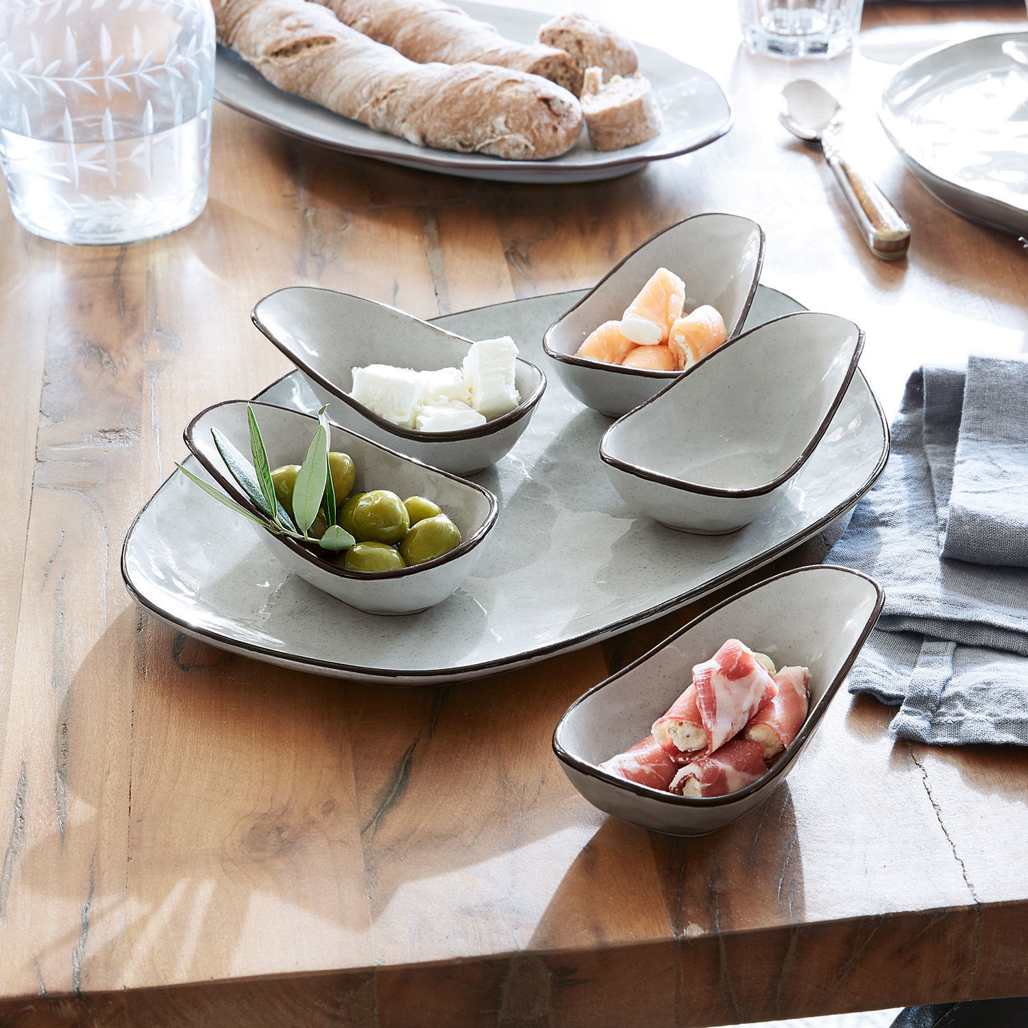 Set de 5 cuencos y plato de servir Biarré