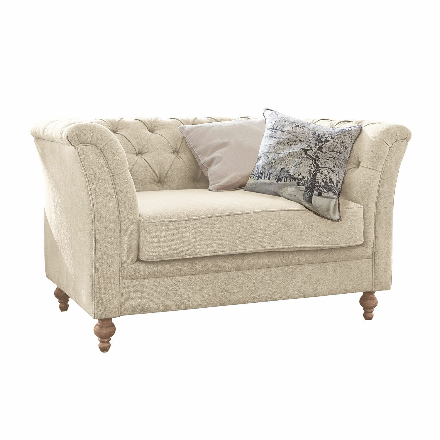 Sofá Clères Sofá beige de tela con respaldo capitoné y patas de madera, decorado con dos cojines