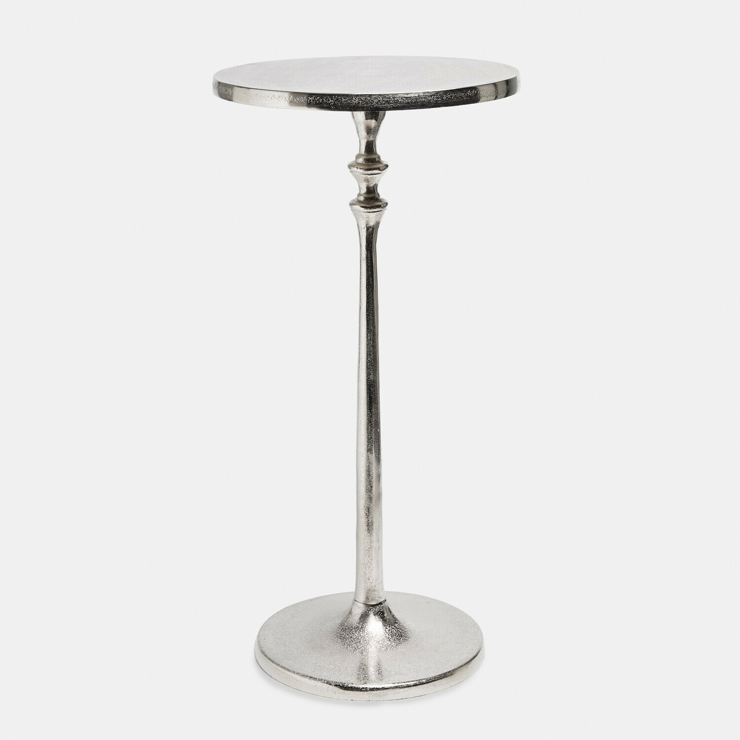 Mesa auxiliar Jalevar Mesa auxiliar redonda de metal plateado con base decorativa para salón moderno